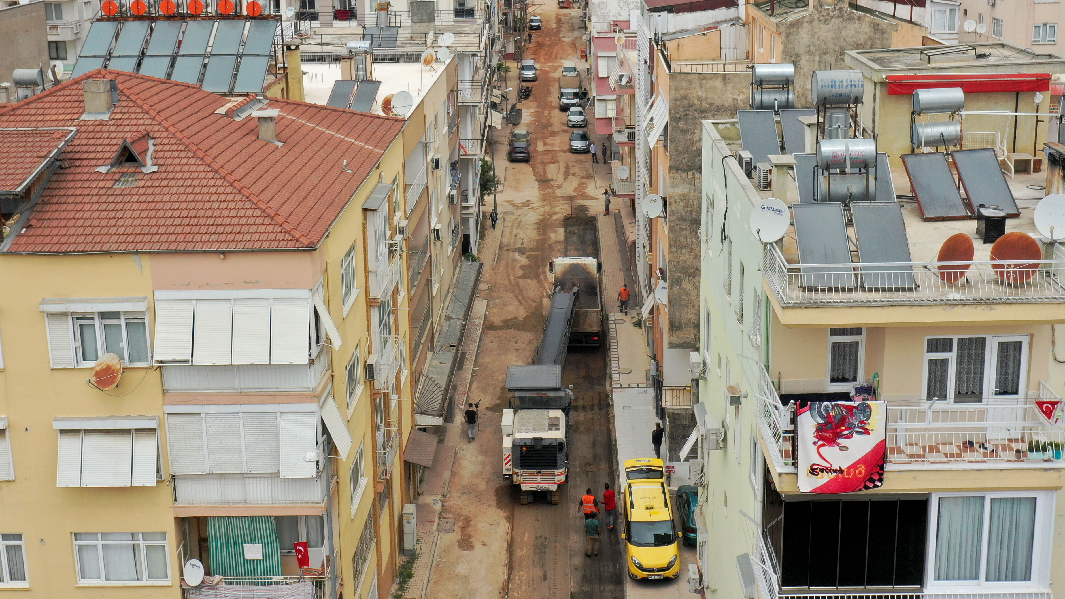 Üçgen’de mahallesinde asfalt çalışmaları başladı.