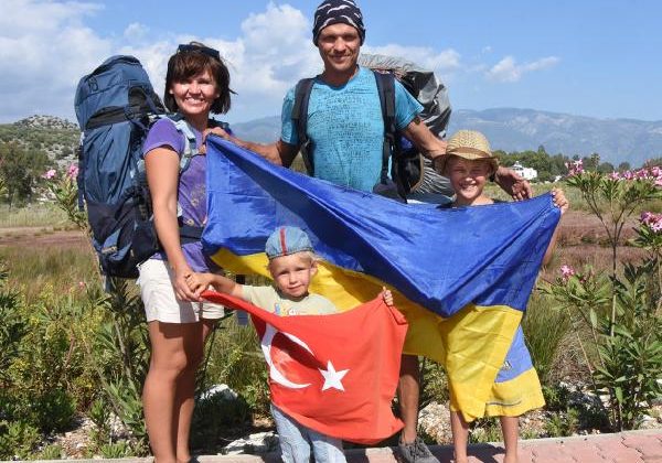Ukraynalı Aile Likya Yolu’nu yürümek için Antalya'ya geldi
