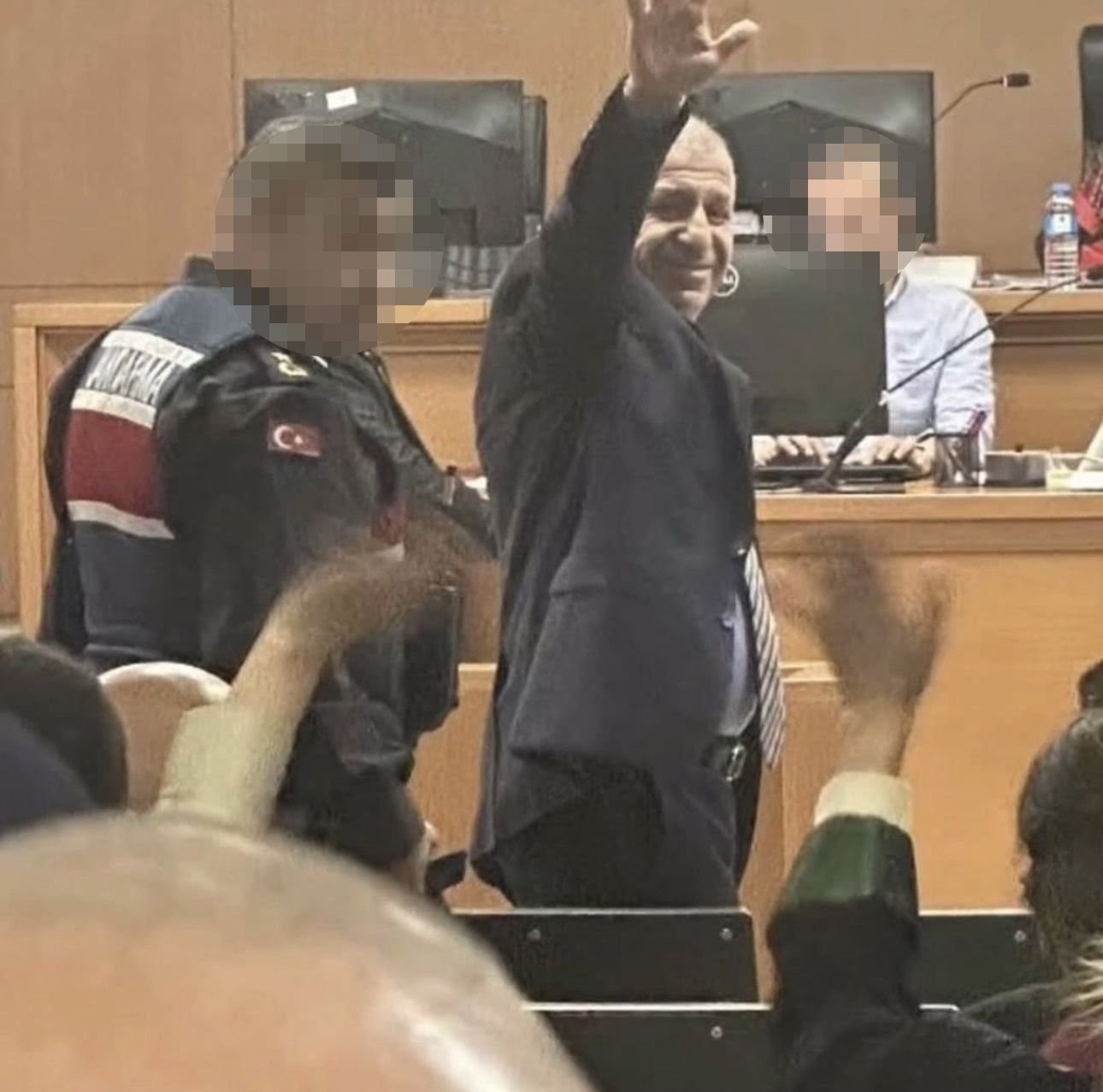ÜMİT ÖZDAĞ'DAN SEZAİ TEMELLİ HAKKINDA SUÇ DUYURUSU
