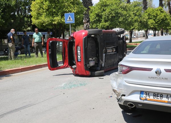 Üniversite içinde diplomasını almaya giderken kaza yaptı.