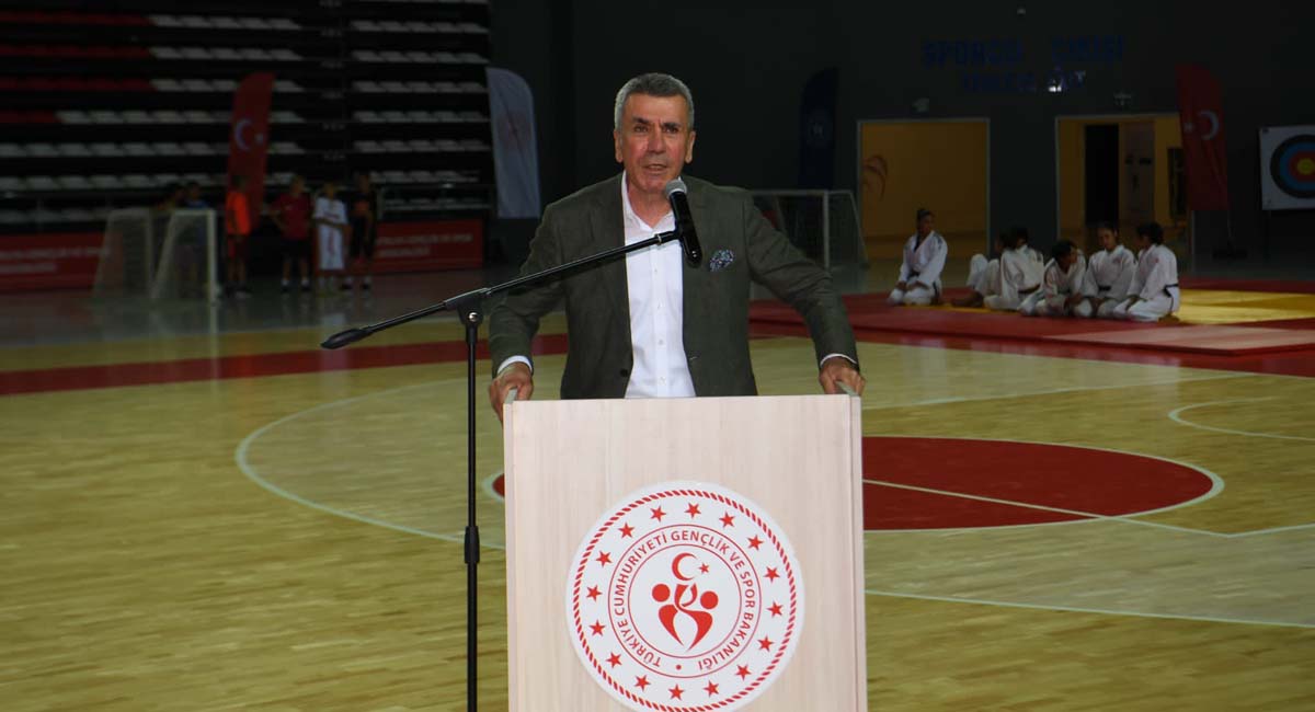 Vali Vekili Yalçın Sezgin, Gençlik ve Spor Bakanlığı Spor Okullarının açılış törenine katıldı