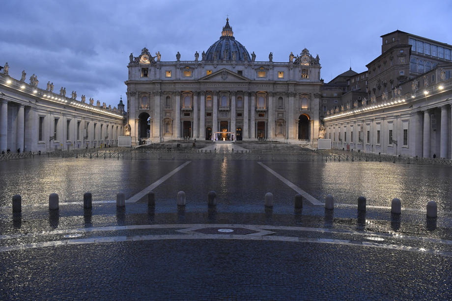 Vatikan'da bir kardinal Koronavirüs'e yakalandı