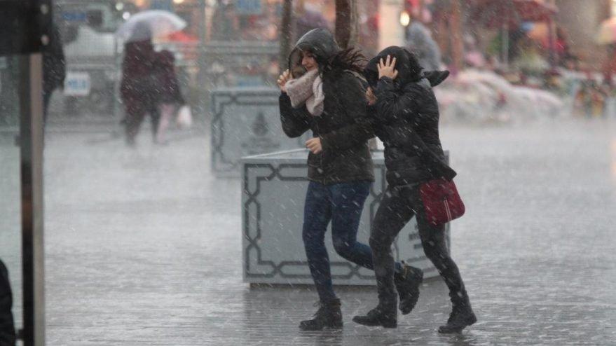 Yağmur ve fırtına yurdu sardı! Günün hava durumu tahminleri