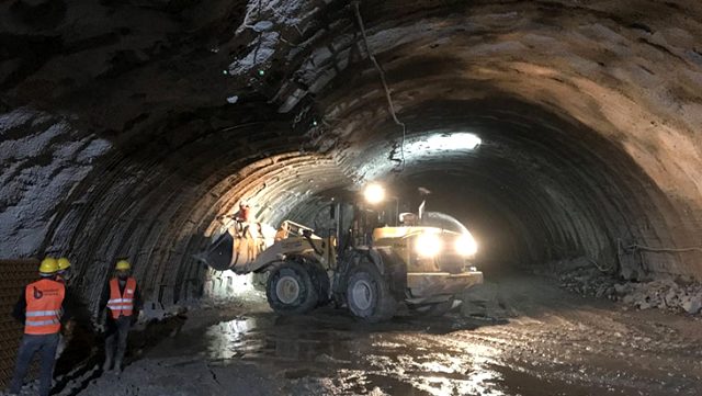 Yapımı devam eden Kop tünelinde meydana gelen patlamada 8 işçi yaralandı