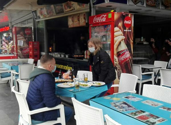 Yasağa rağmen turiste servis açan lokantacı: Türklere yasak sanıyordum