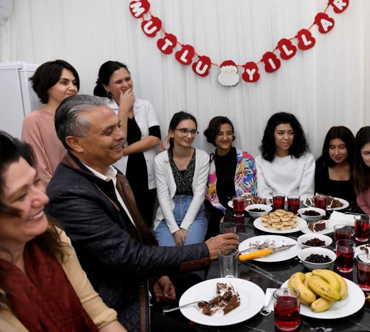 Yeni yıla dakikalar kala kız öğrenci konuk evini ziyaret etti