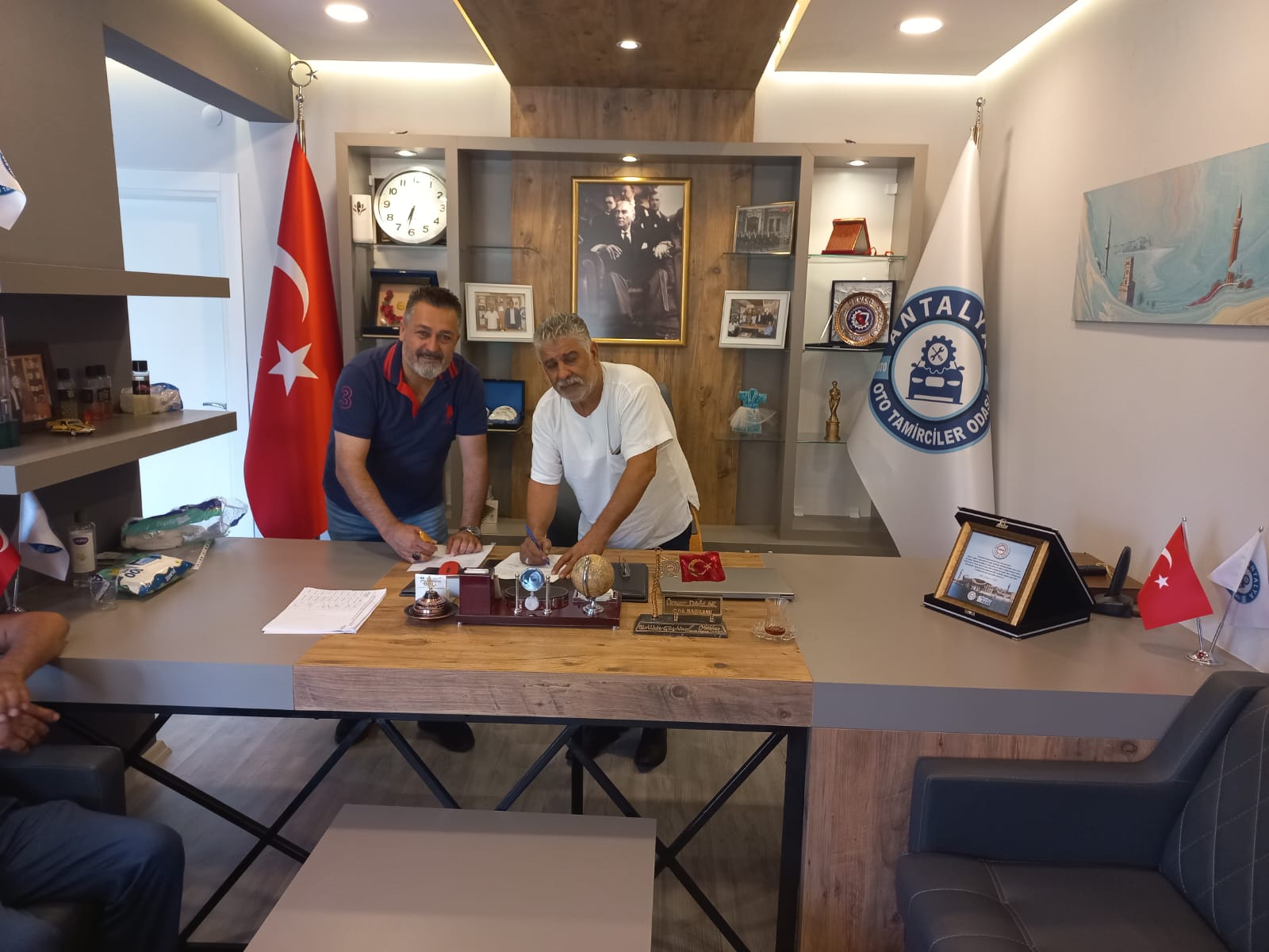 YEŞİLÇAM MEDYA VE ANTALYA OTO TAMİRCİLERİ ODASI ARASINDA BİR SÖZLEŞME İMZALANDI