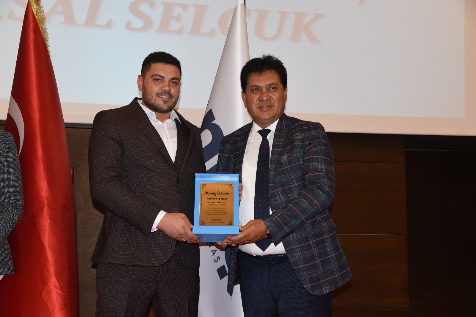 Akdeniz Ödülleri Gecesinde Yılın En İyi İş Adamı Ödülü Mustafa Gün'e Verildi