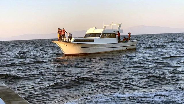 Yunan Sahili Güvenliği, güvenlik haricinde her şeyi yapıyor!