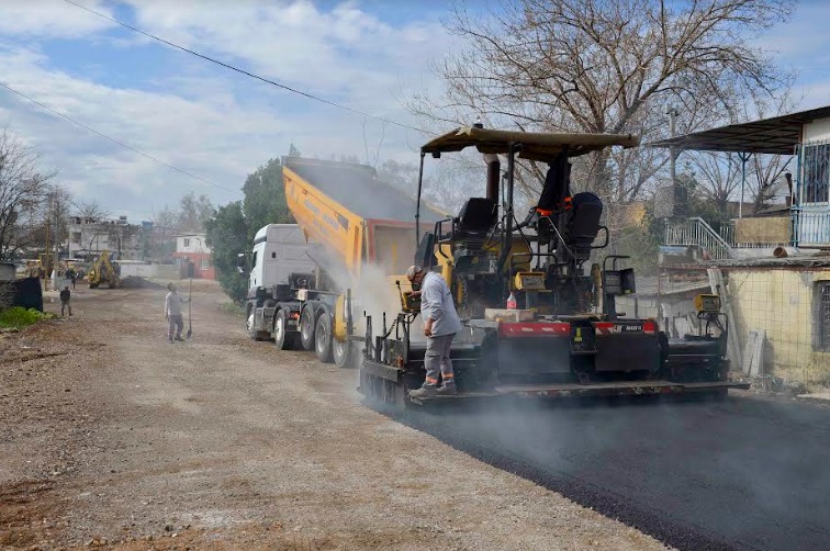 ZEYTİNKÖY’DE YENİ CADDELER ASFALTLANIYOR