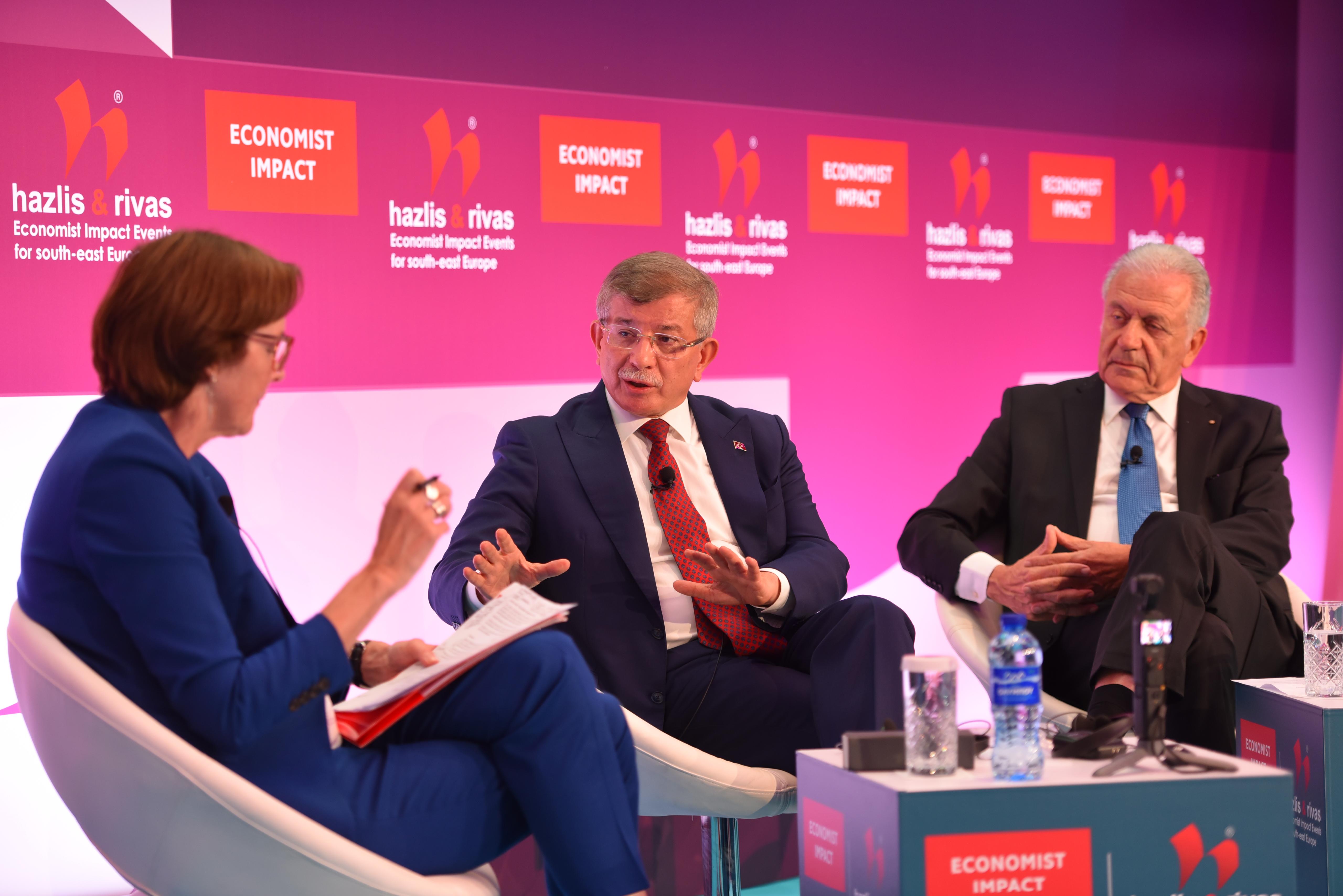 Davutoğlu  "Gazze, İsrailliler ile Filistinliler arasında bir sorun değil; insani bir krizdir! - Görsel 1