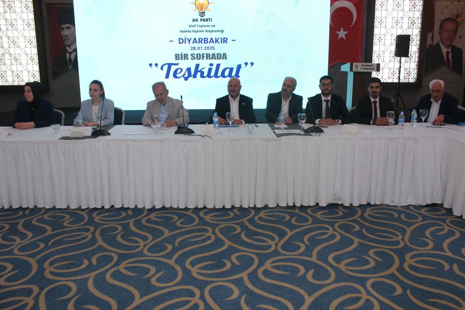 AK Parti, Diyarbakır’da Bölgesel Sivil Toplum ve Halkla İlişkiler Toplantısı Gerçekleştirdi - Görsel 2