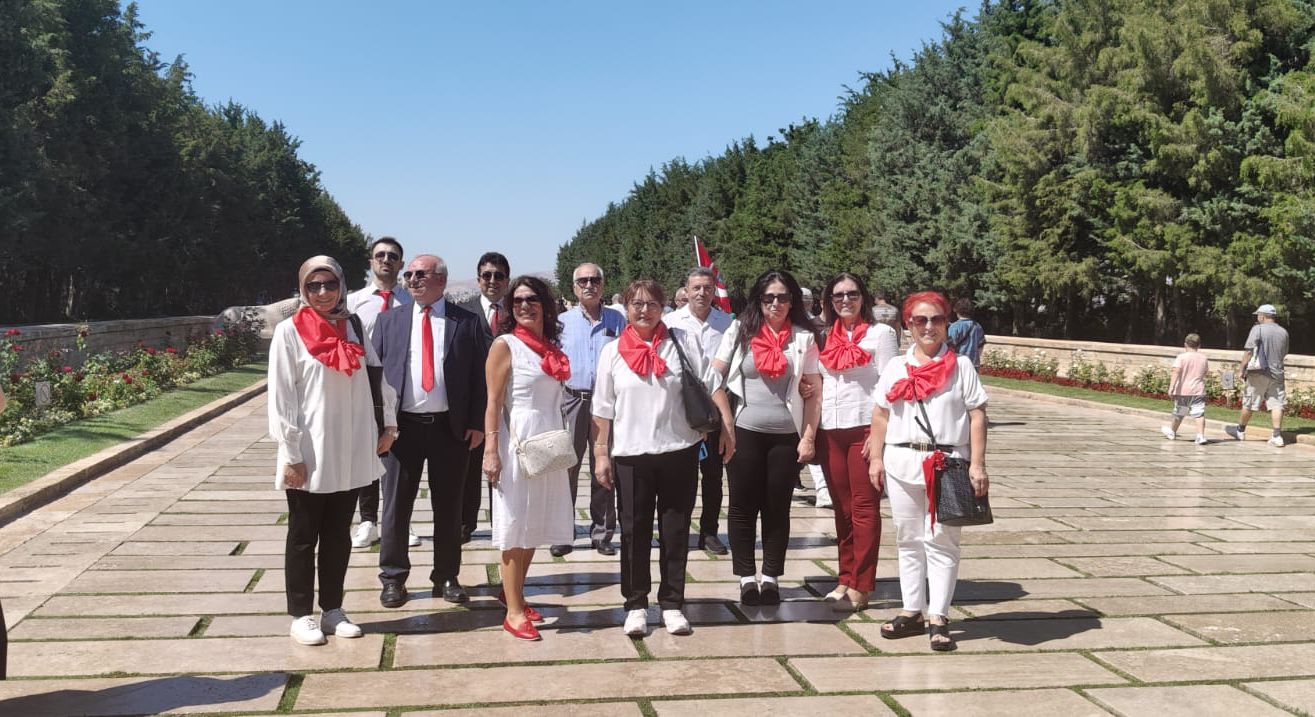 ANADOLU ÇINARLARI PARTİ TEMSİLCİLERİ ANITKABİR'DE ATA'NIN HUZURUNA ÇIKTI - Görsel 1