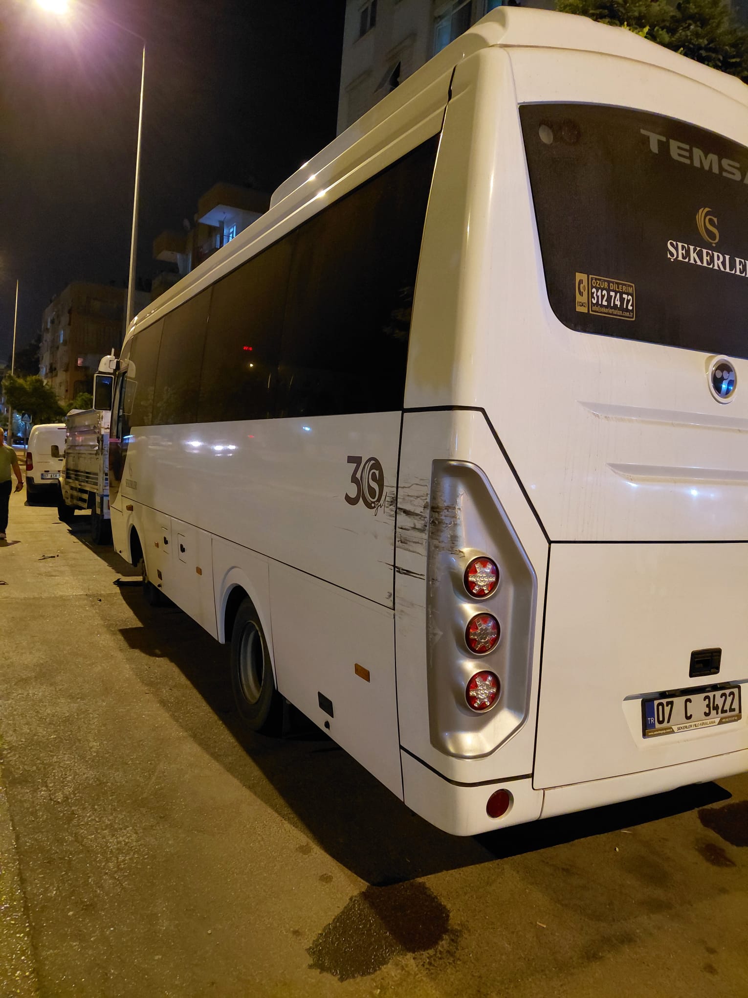 Antalya’da Servis Minibüsü Dehşeti: 7 Araç Hasar Gördü! - Görsel 4