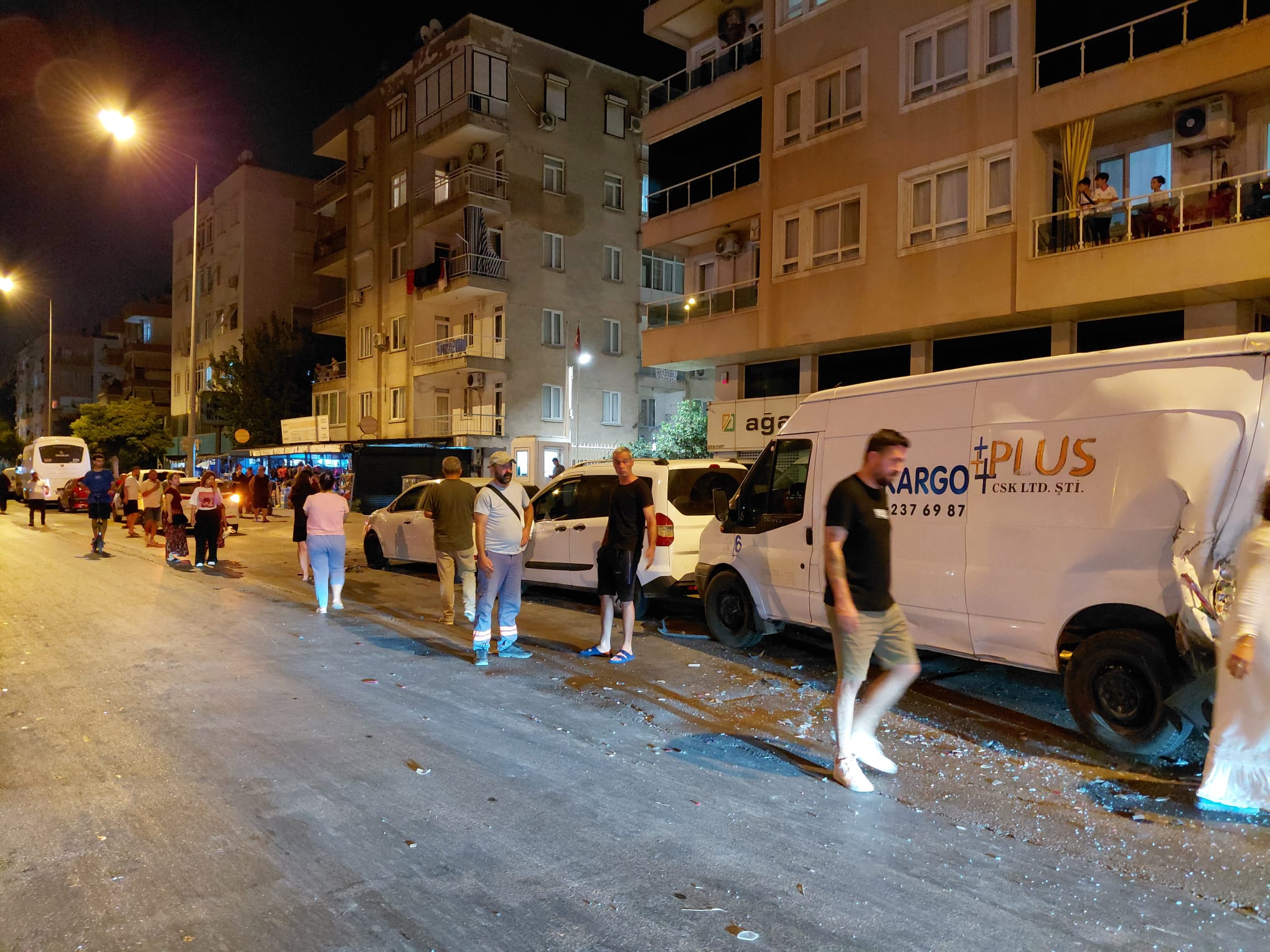 Antalya’da Servis Minibüsü Dehşeti: 7 Araç Hasar Gördü! - Görsel 5