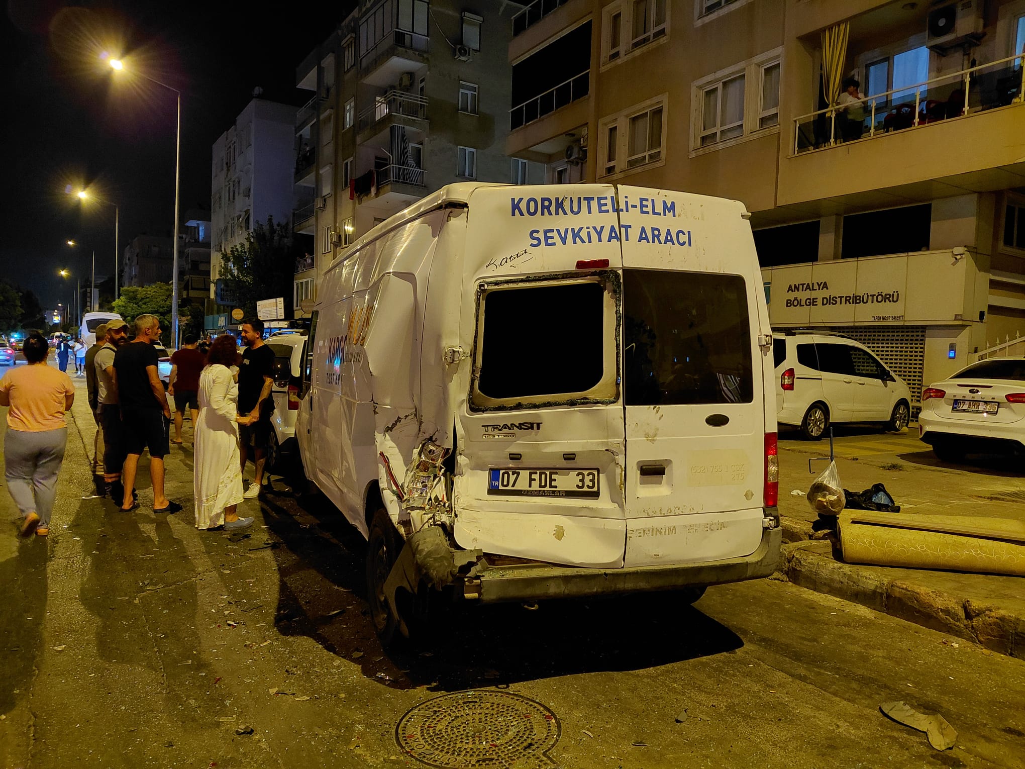 Antalya’da Servis Minibüsü Dehşeti: 7 Araç Hasar Gördü! - Görsel 6