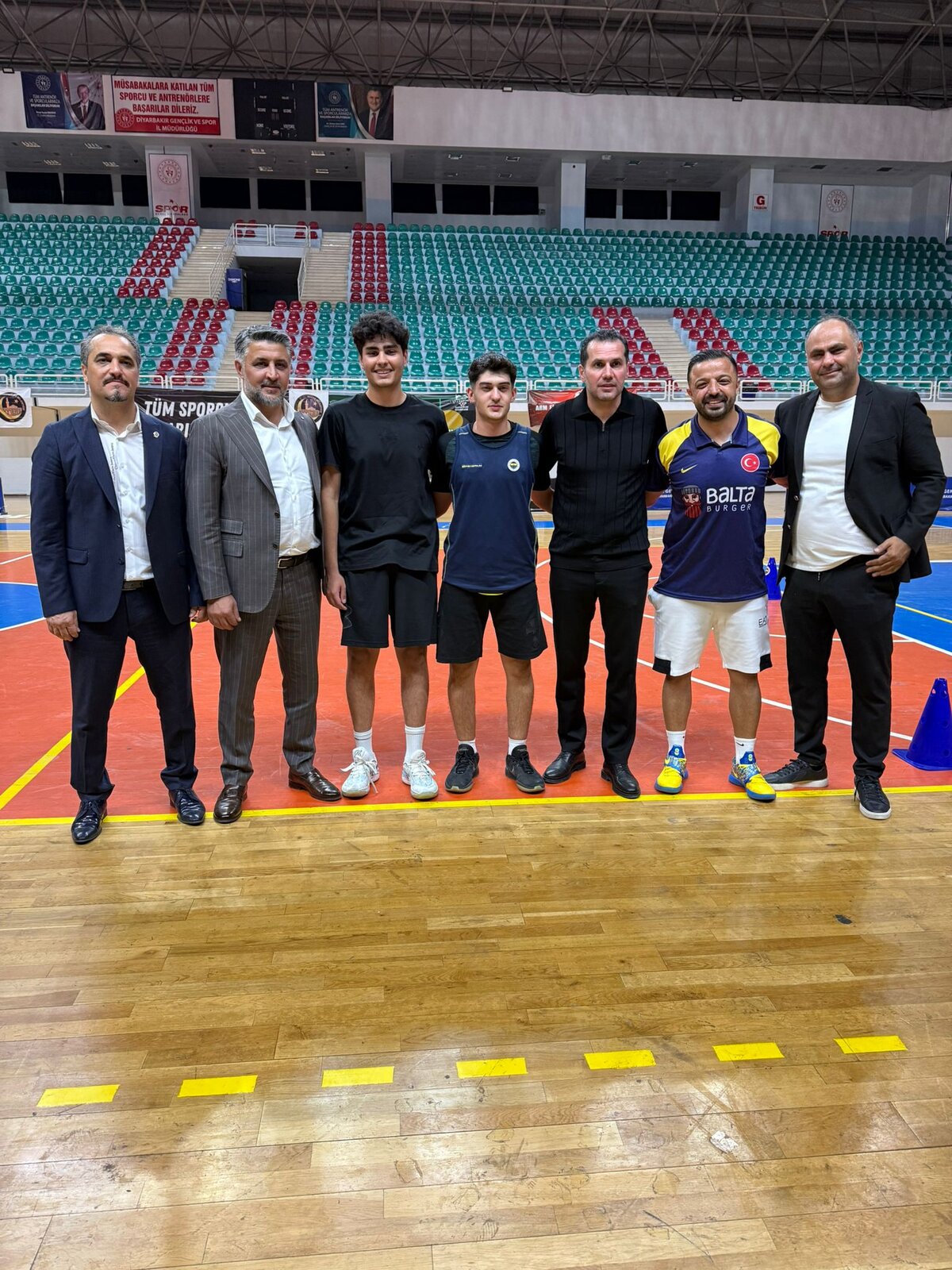 BAŞARILI BASKETBOLCULAR HAZRO BELEDİYESPOR'DA