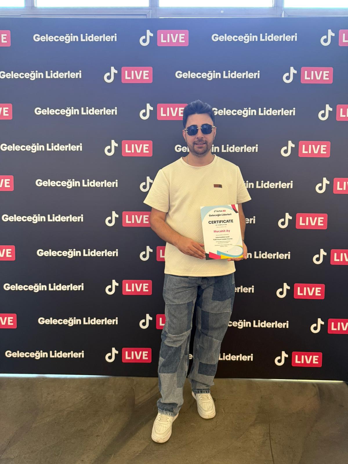 Best Live Ajans: Türkiye’de Zirve, 500 Yayıncıyla Canlı Yayınların Kahramanı, Ödüllerle Destek Sağlayan ve Kamerun’a Uzanan Sosyal Sorumluluk Hareketi - Görsel 13