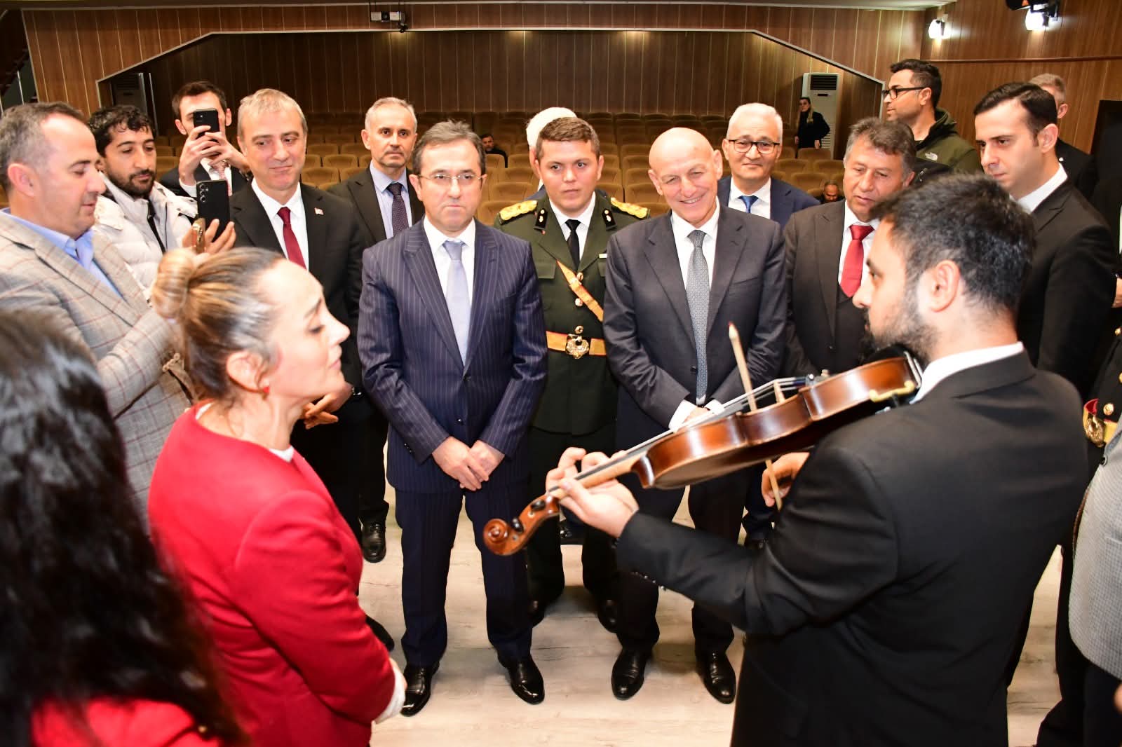 Terme’de 29 Ekim Cumhuriyet Bayramı coşkuyla kutlandı tören geçişi şiirler halk oyunları ve ödül töreniyle renkli anlar yaşandı - Görsel 7