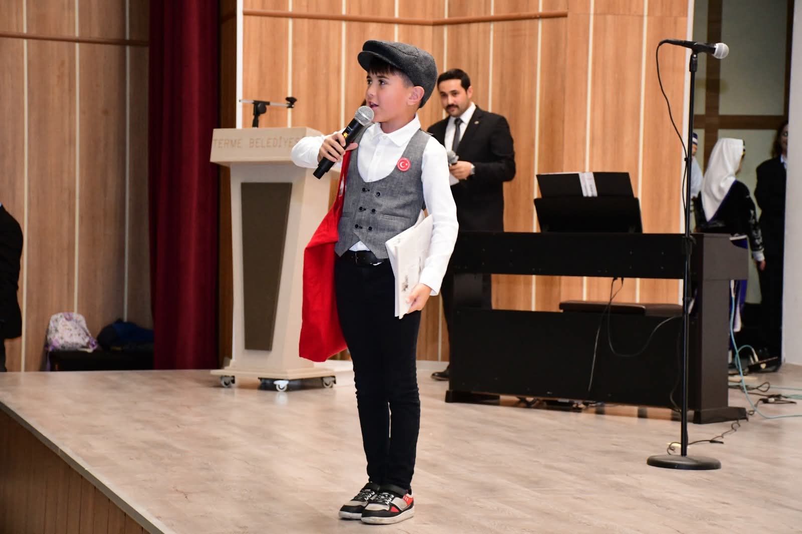 Terme’de 29 Ekim Cumhuriyet Bayramı coşkuyla kutlandı tören geçişi şiirler halk oyunları ve ödül töreniyle renkli anlar yaşandı - Görsel 8