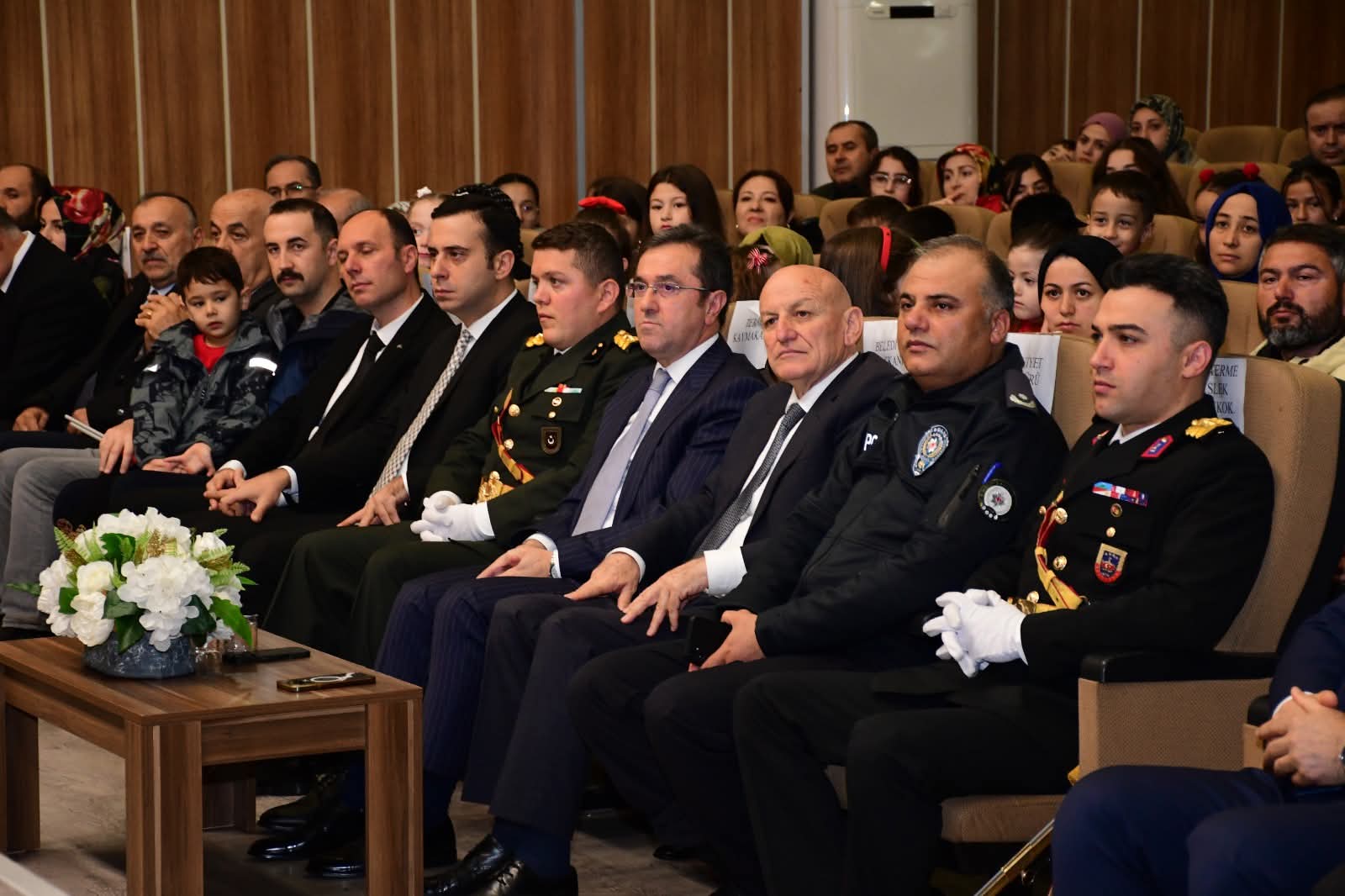 Terme’de 29 Ekim Cumhuriyet Bayramı coşkuyla kutlandı tören geçişi şiirler halk oyunları ve ödül töreniyle renkli anlar yaşandı - Görsel 9