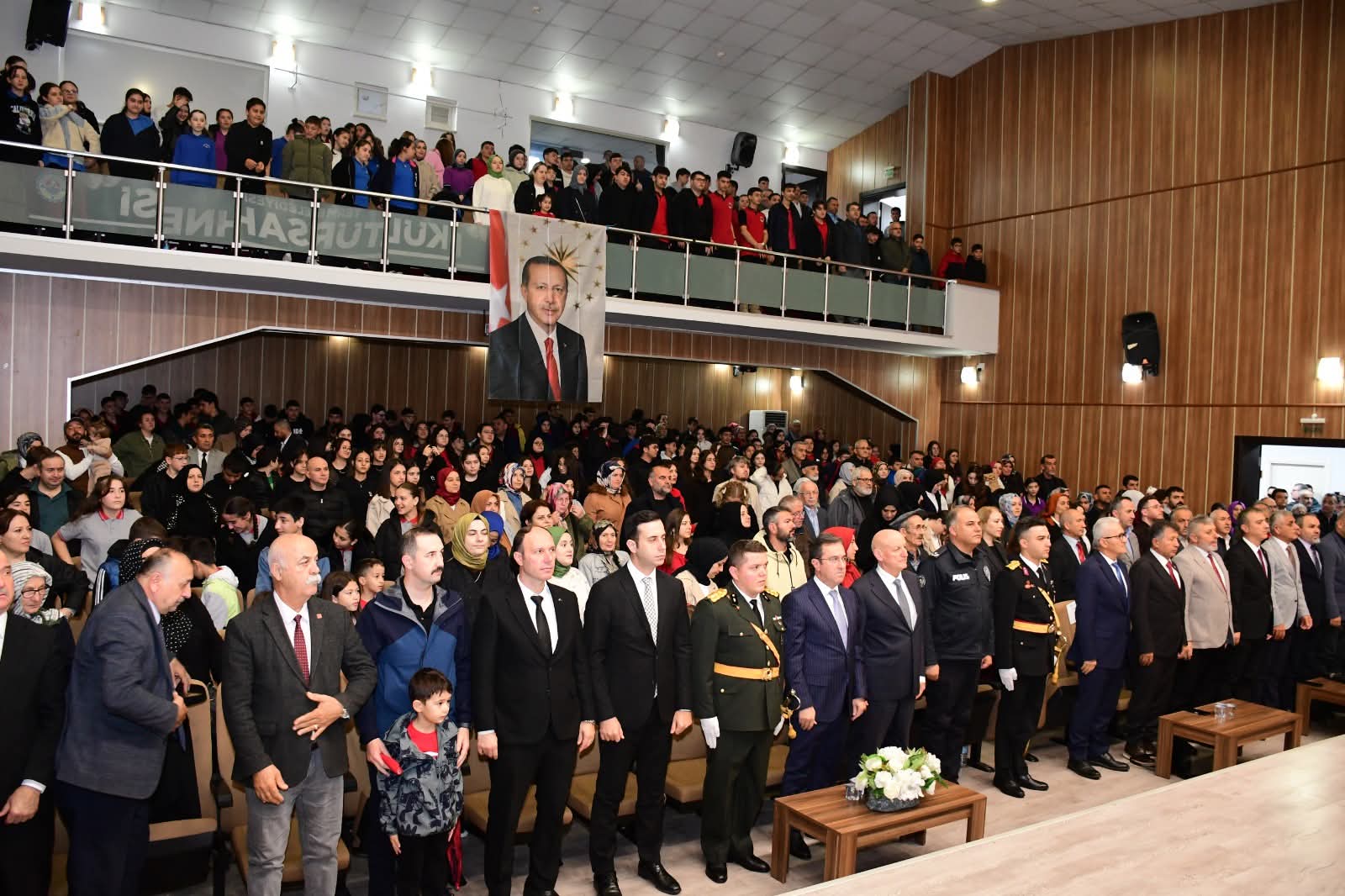 Terme’de 29 Ekim Cumhuriyet Bayramı coşkuyla kutlandı tören geçişi şiirler halk oyunları ve ödül töreniyle renkli anlar yaşandı - Görsel 11