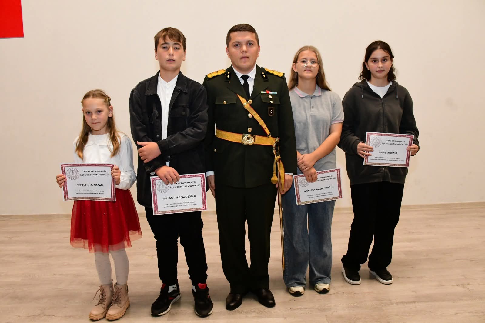 Terme’de 29 Ekim Cumhuriyet Bayramı coşkuyla kutlandı tören geçişi şiirler halk oyunları ve ödül töreniyle renkli anlar yaşandı - Görsel 14