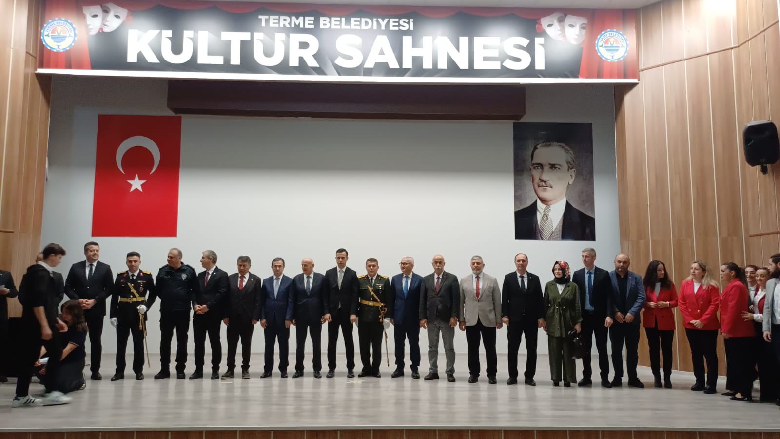 Terme’de 29 Ekim Cumhuriyet Bayramı coşkuyla kutlandı tören geçişi şiirler halk oyunları ve ödül töreniyle renkli anlar yaşandı - Görsel 17