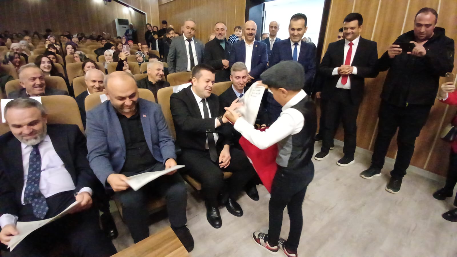 Terme’de 29 Ekim Cumhuriyet Bayramı coşkuyla kutlandı tören geçişi şiirler halk oyunları ve ödül töreniyle renkli anlar yaşandı - Görsel 19