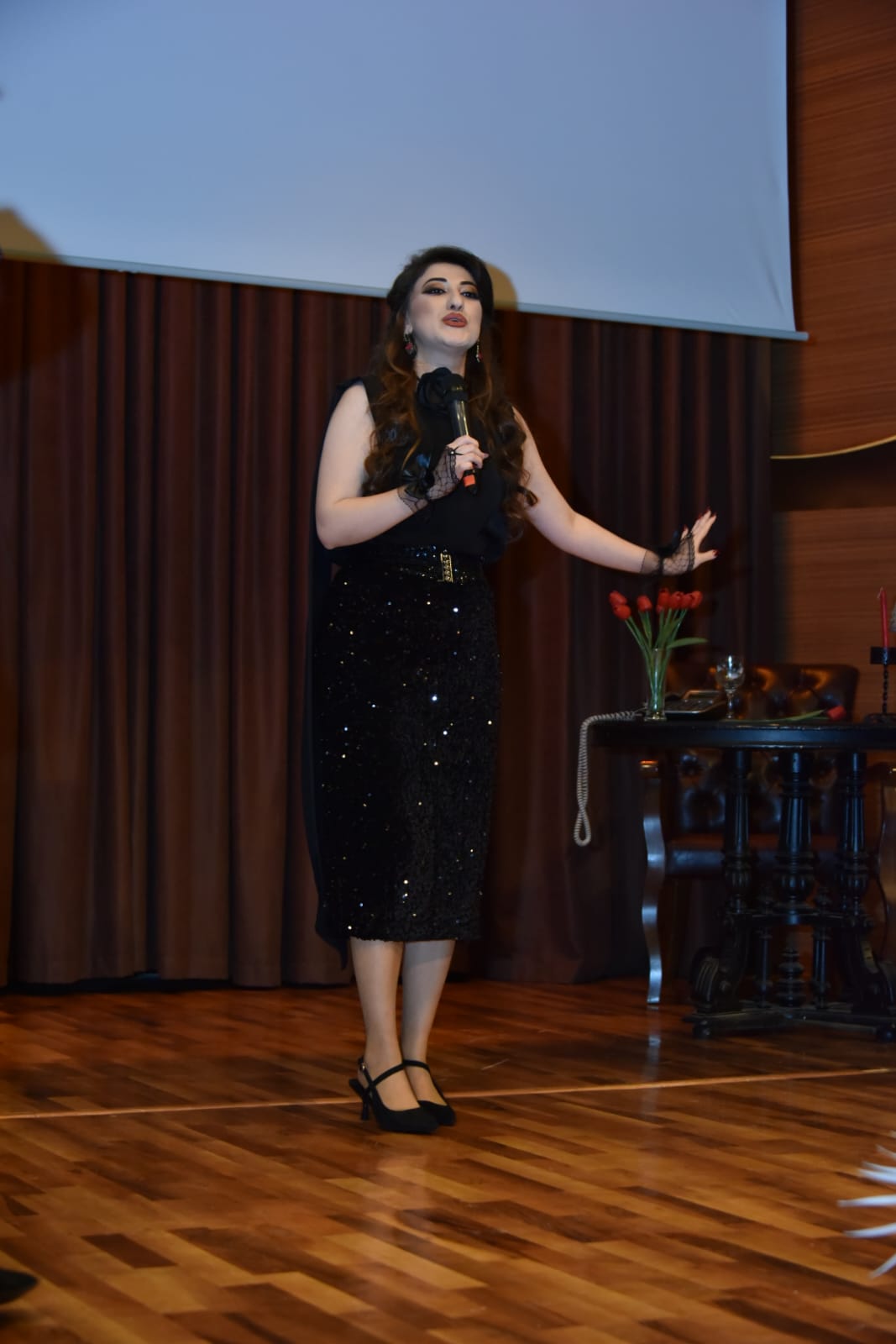 Hanım Paşazade’den “Duyguların Paletinden – Renkli Mısralara” adlı sergi-konser - Görsel 3