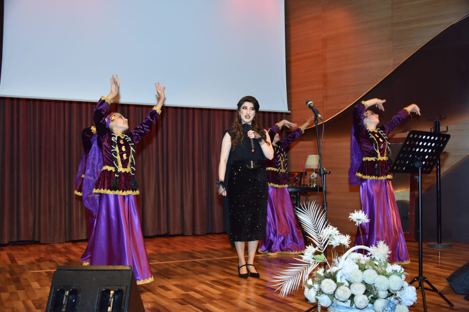 Hanım Paşazade’den “Duyguların Paletinden – Renkli Mısralara” adlı sergi-konser - Görsel 4