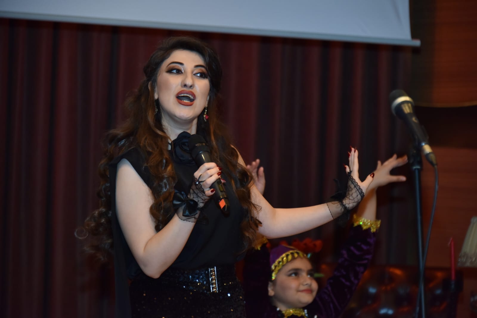 Hanım Paşazade’den “Duyguların Paletinden – Renkli Mısralara” adlı sergi-konser - Görsel 5