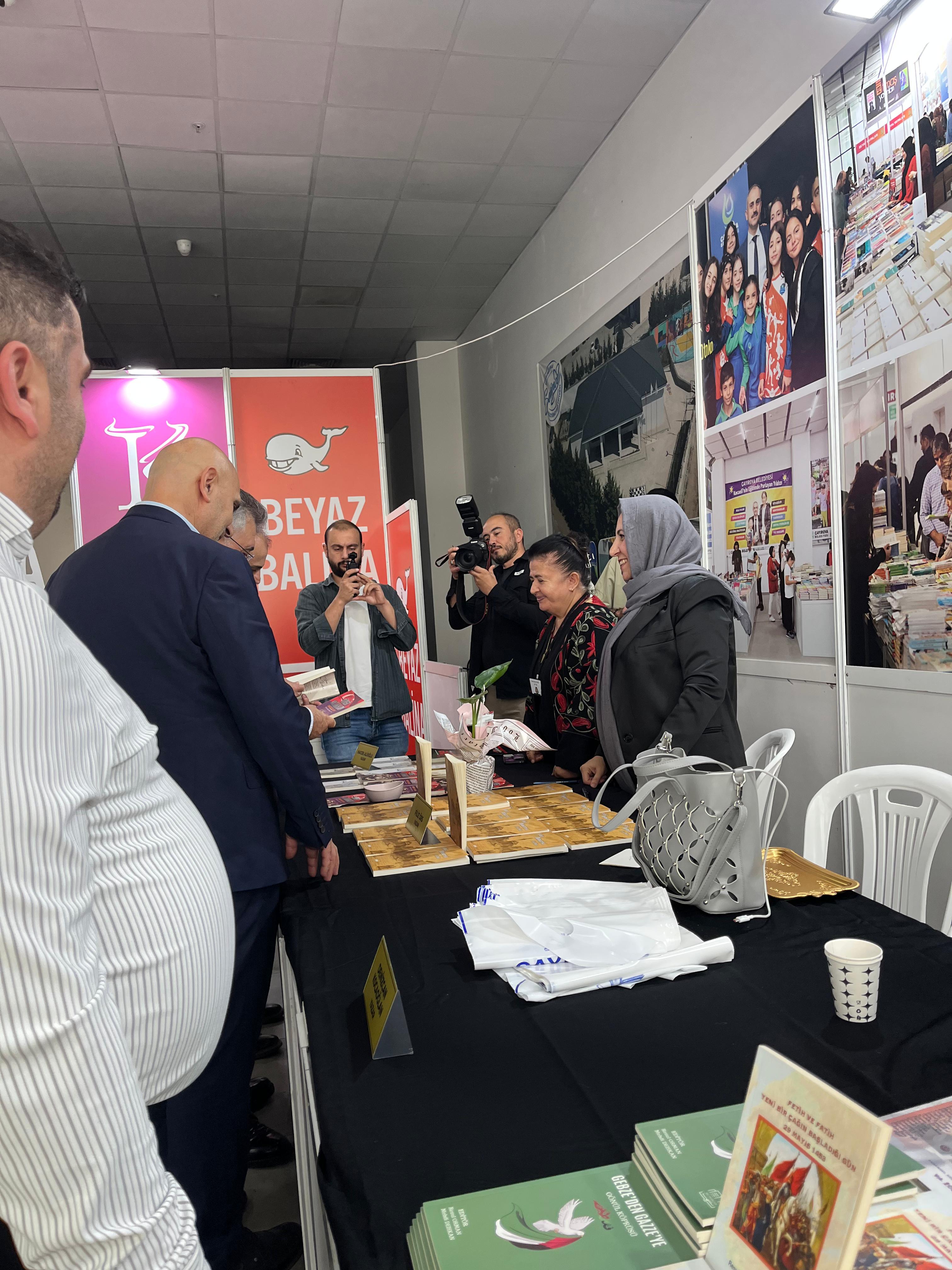 Filiz Örs, “Şehir Mimarisi” ile Çayırova’da Okurlarıyla Buluştu - Görsel 4