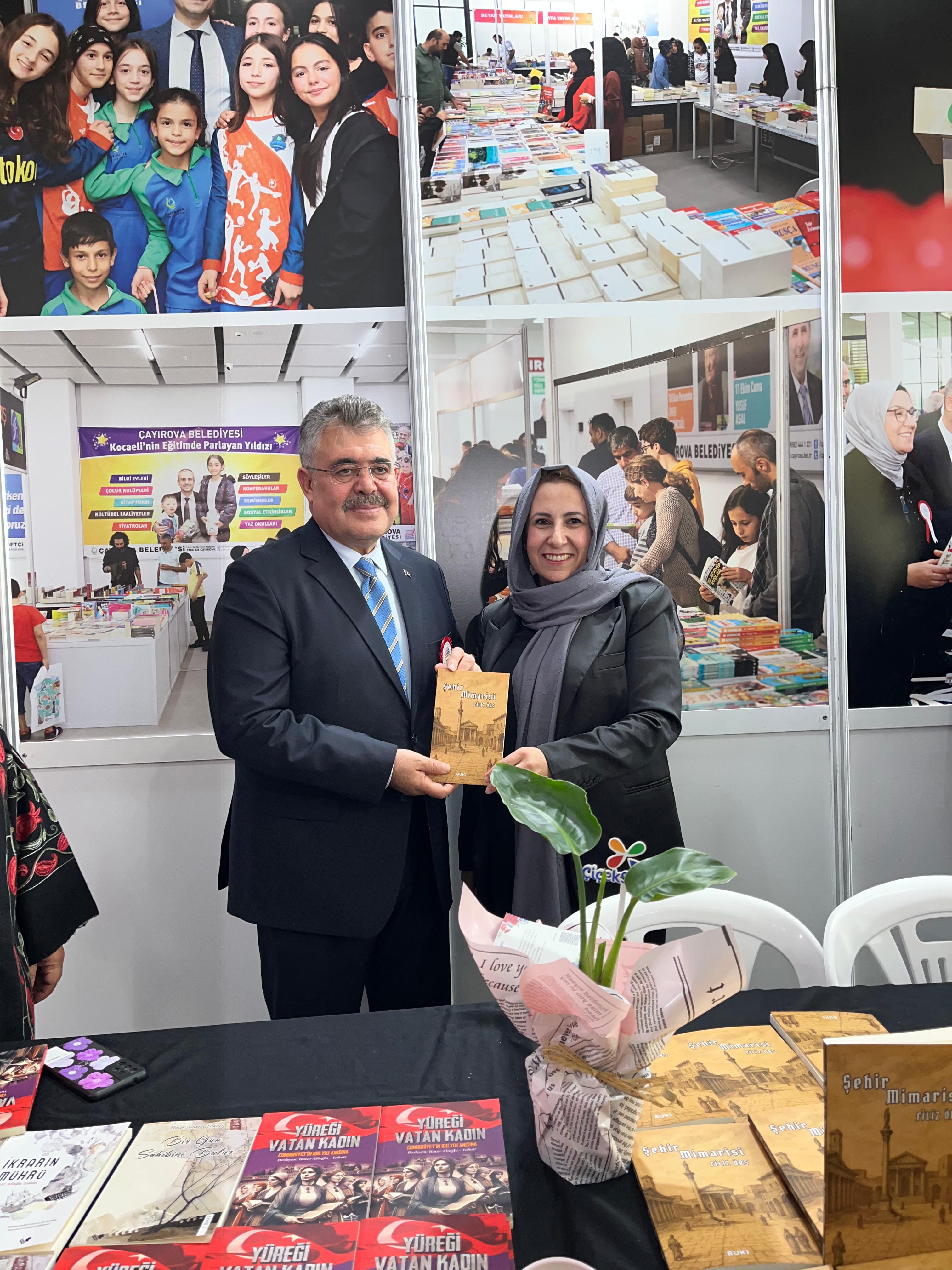 Filiz Örs, “Şehir Mimarisi” ile Çayırova’da Okurlarıyla Buluştu - Görsel 13