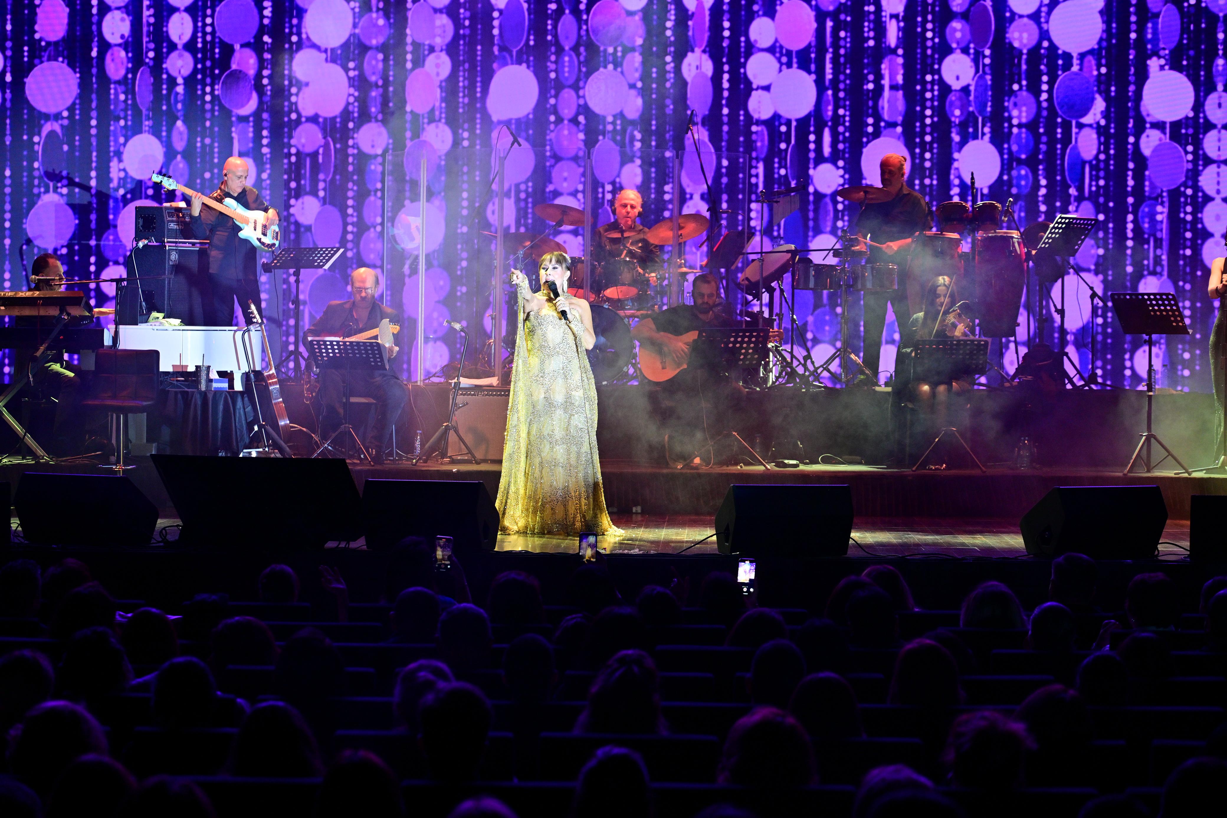 Eyyub Hüseynzadənin təşkilatçılığı ilə duyğu dolu Nilufər konserti  - Görsel 2