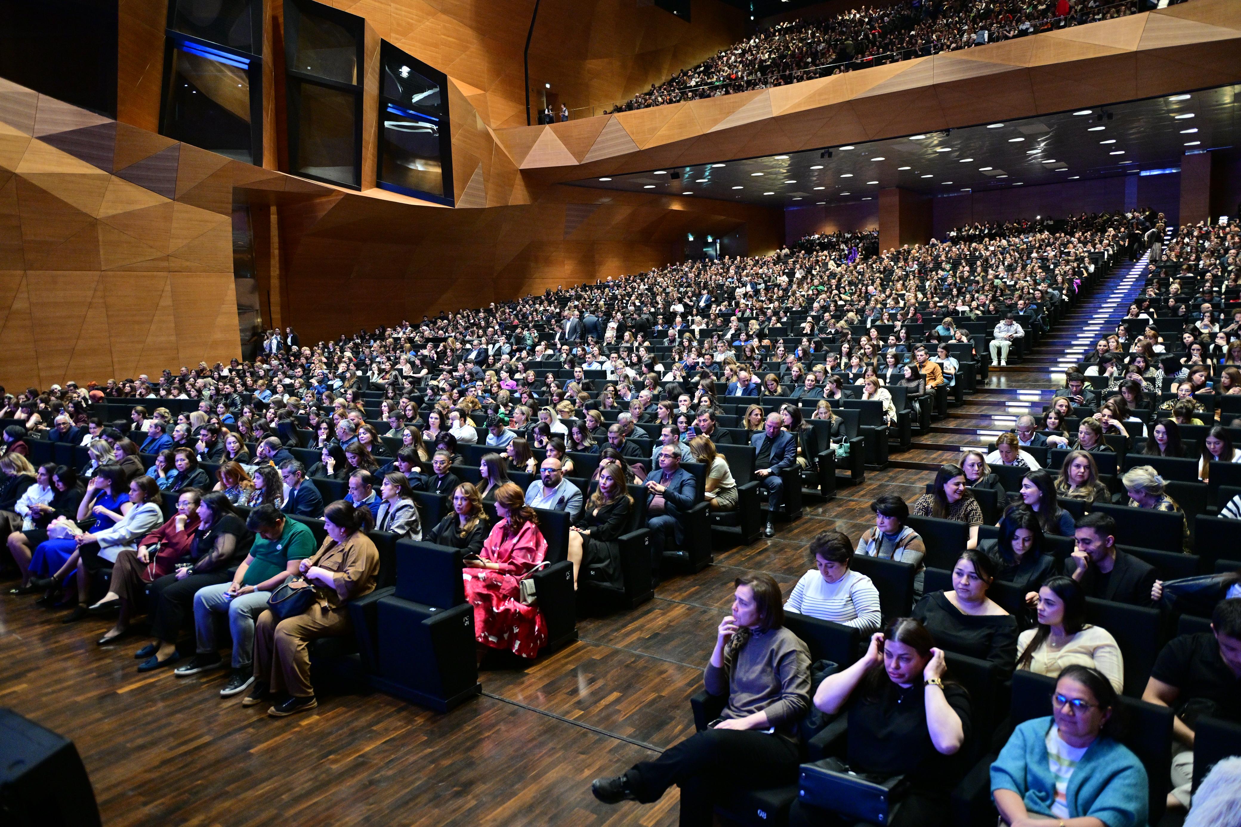 Eyyub Hüseynzadənin təşkilatçılığı ilə duyğu dolu Nilufər konserti  - Görsel 8