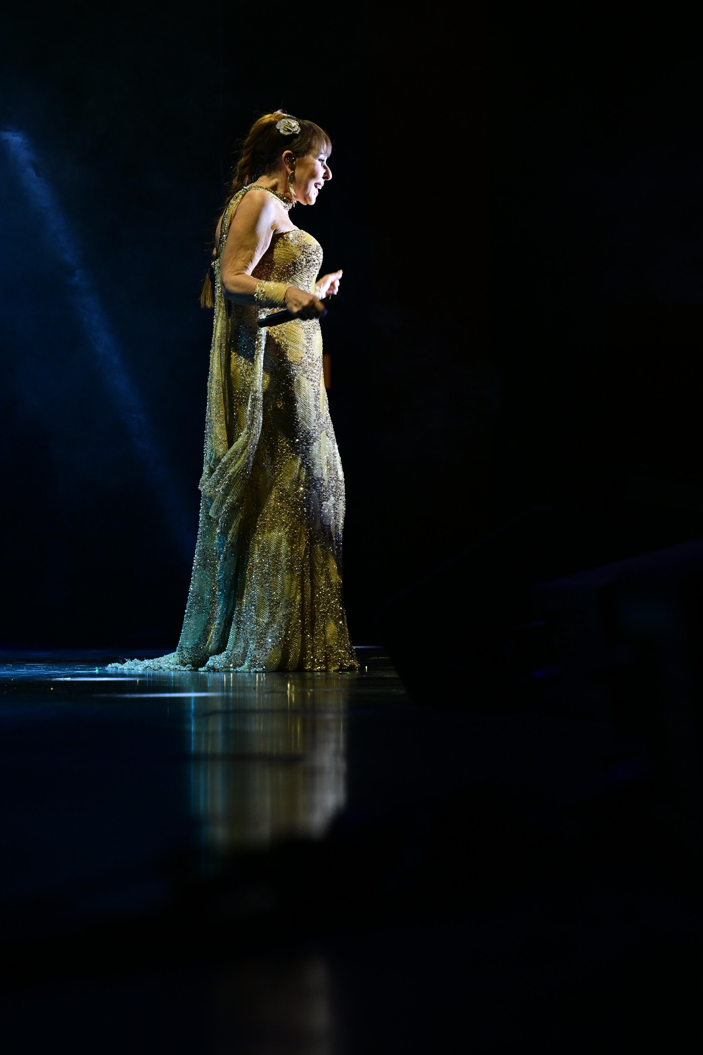 Eyyub Hüseynzadənin təşkilatçılığı ilə duyğu dolu Nilufər konserti  - Görsel 11