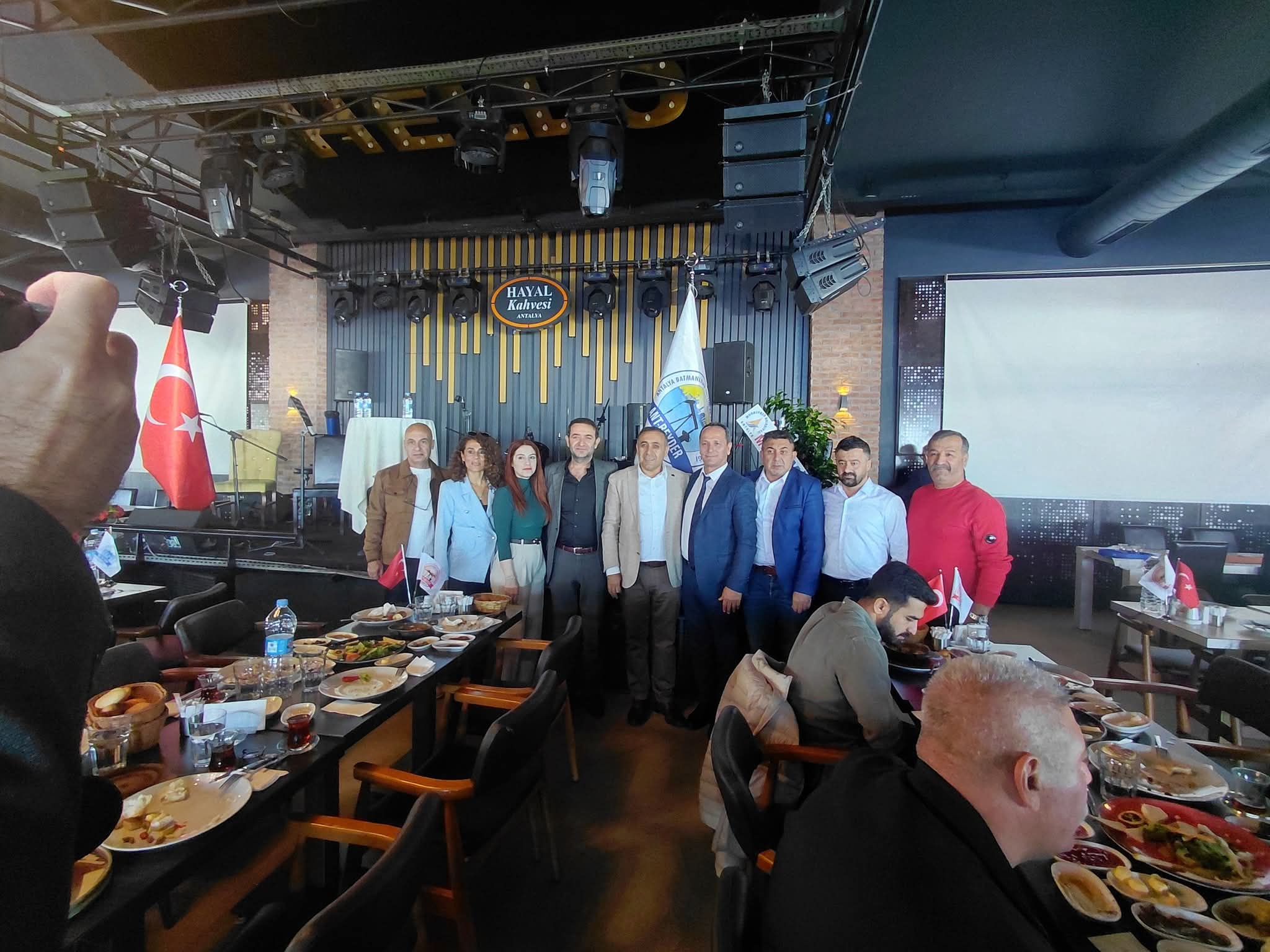 ANTALYA BATMANLILAR EĞİTİM VE YARDIMLAŞMA DERNEĞİ’NDEN BİRLİK VE DAYANIŞMAYI PEKİŞTİREN MUHTEŞEM KAHVALTI BULUŞMASI - Görsel 3