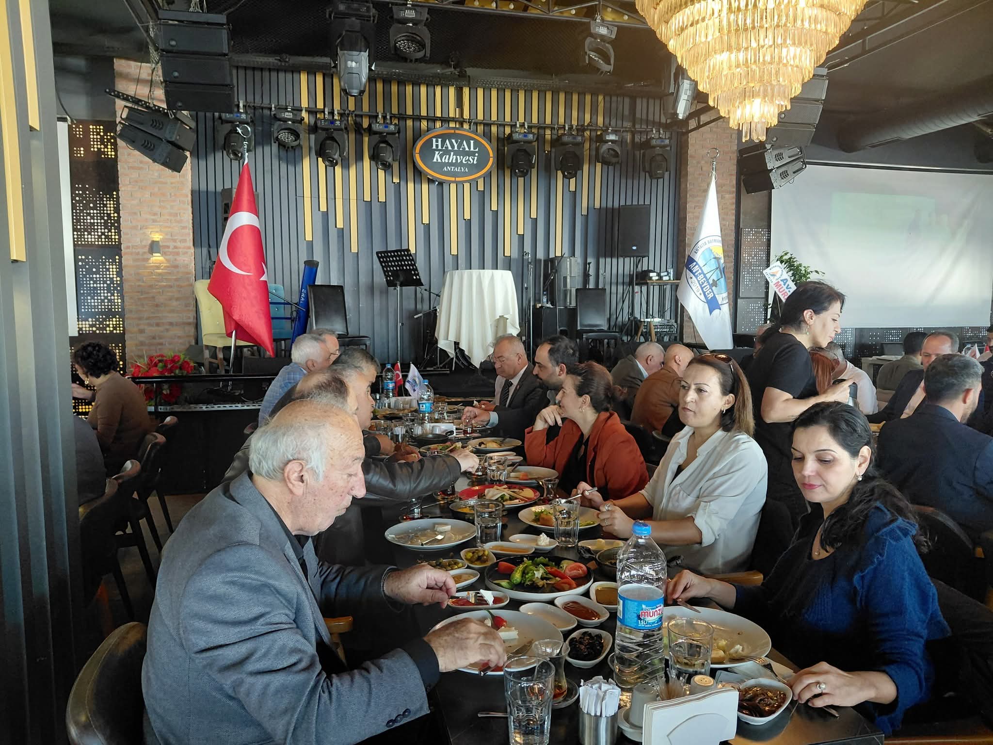 ANTALYA BATMANLILAR EĞİTİM VE YARDIMLAŞMA DERNEĞİ’NDEN BİRLİK VE DAYANIŞMAYI PEKİŞTİREN MUHTEŞEM KAHVALTI BULUŞMASI - Görsel 9