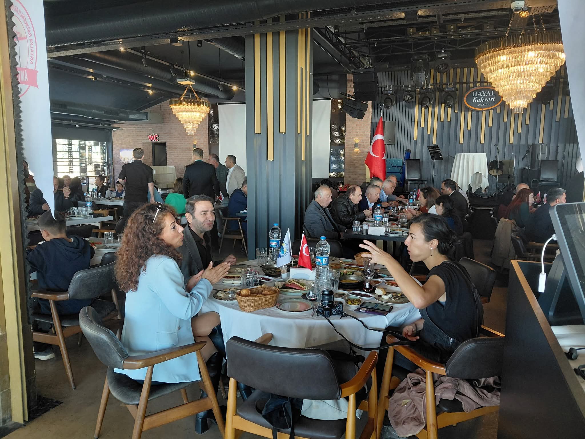 ANTALYA BATMANLILAR EĞİTİM VE YARDIMLAŞMA DERNEĞİ’NDEN BİRLİK VE DAYANIŞMAYI PEKİŞTİREN MUHTEŞEM KAHVALTI BULUŞMASI - Görsel 13