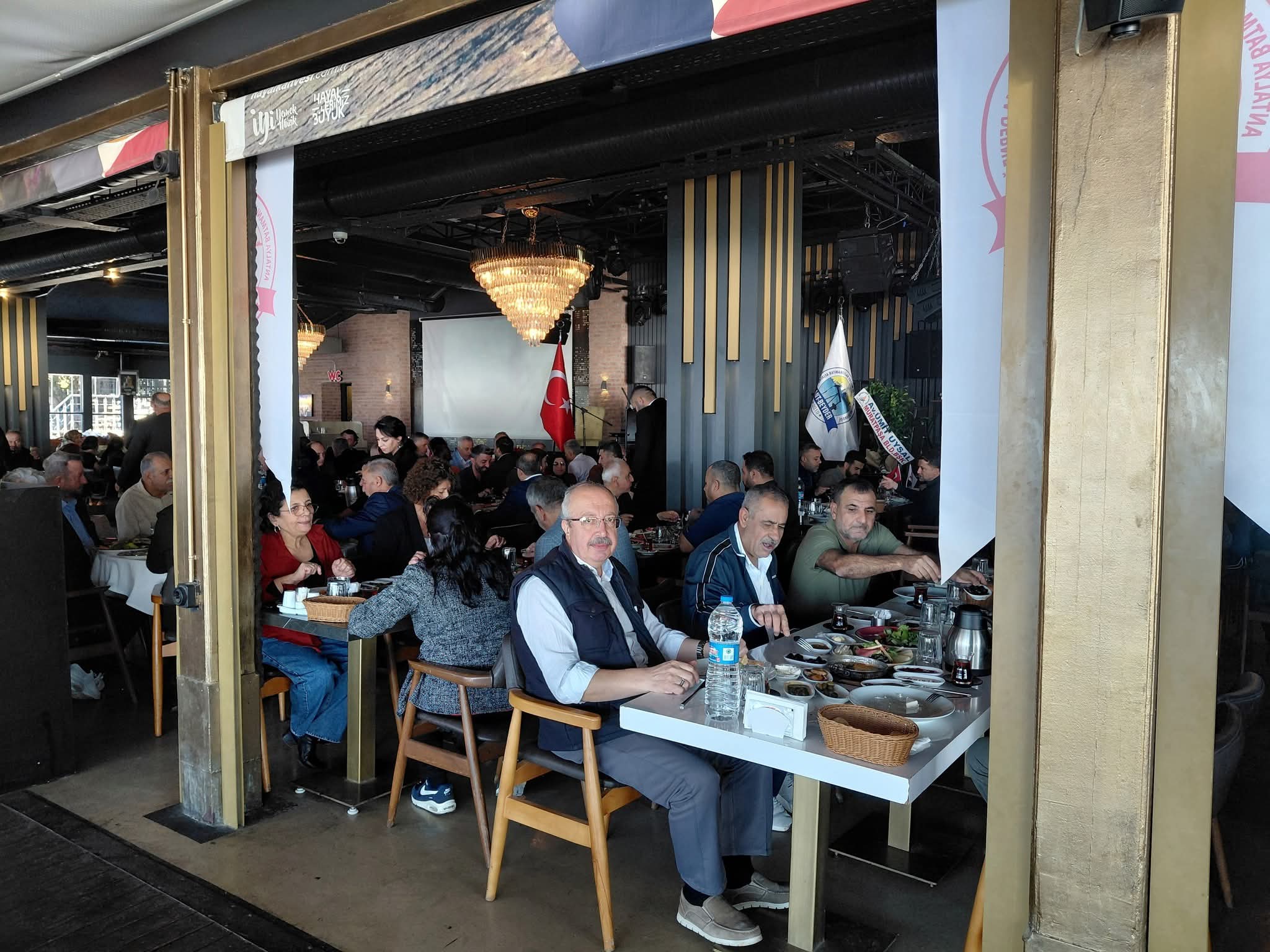 ANTALYA BATMANLILAR EĞİTİM VE YARDIMLAŞMA DERNEĞİ’NDEN BİRLİK VE DAYANIŞMAYI PEKİŞTİREN MUHTEŞEM KAHVALTI BULUŞMASI - Görsel 15