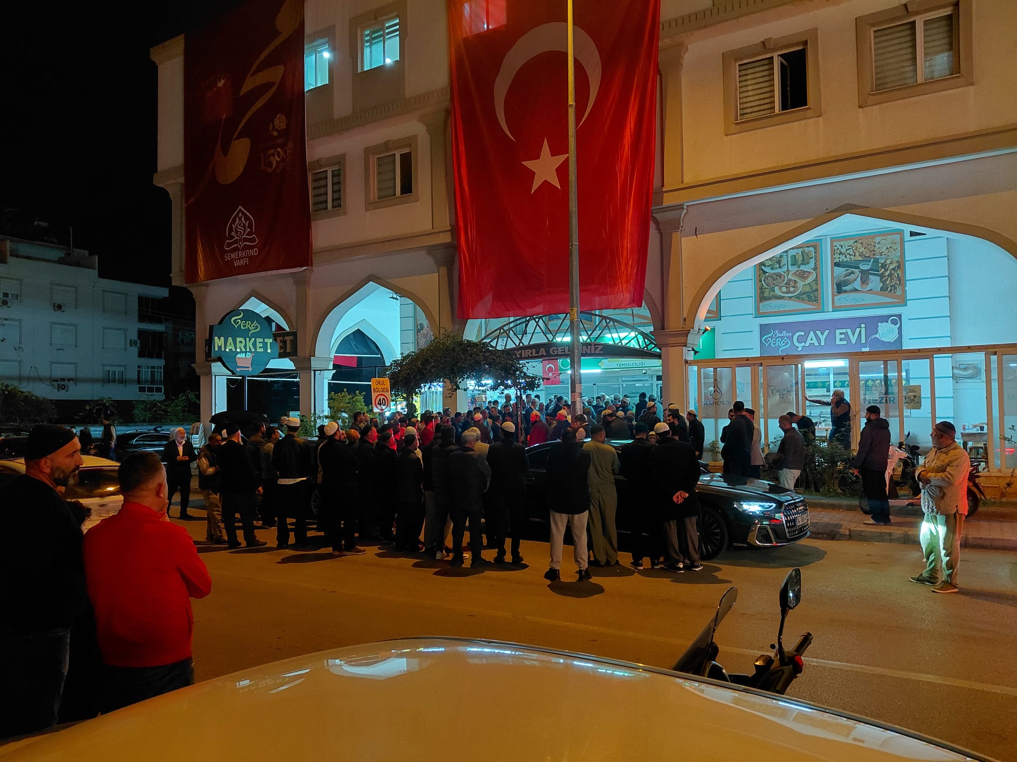 Menzil Cemaati’nin önde gelen gönül insanlarından Şeyh Seyyid Muhammed Mübarek Elhüseyni, bugün Antalya’ya gelerek manevi bir buluşmaya vesile oldu - Görsel 1