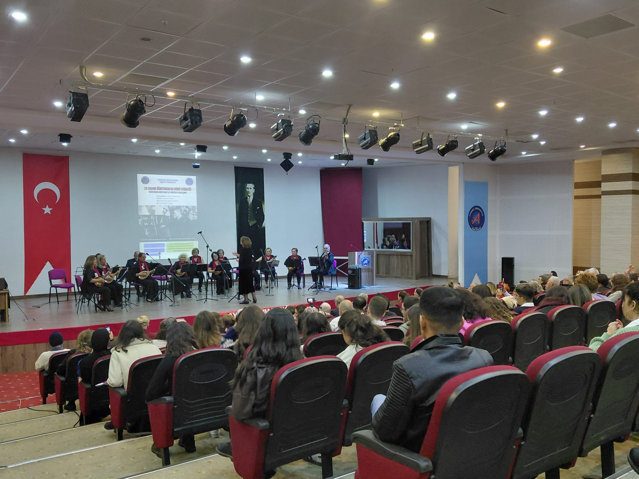 Antalya’da 24 Kasım Öğretmenler Günü Coşkusu: Salon Doldu Taştı - Görsel 3