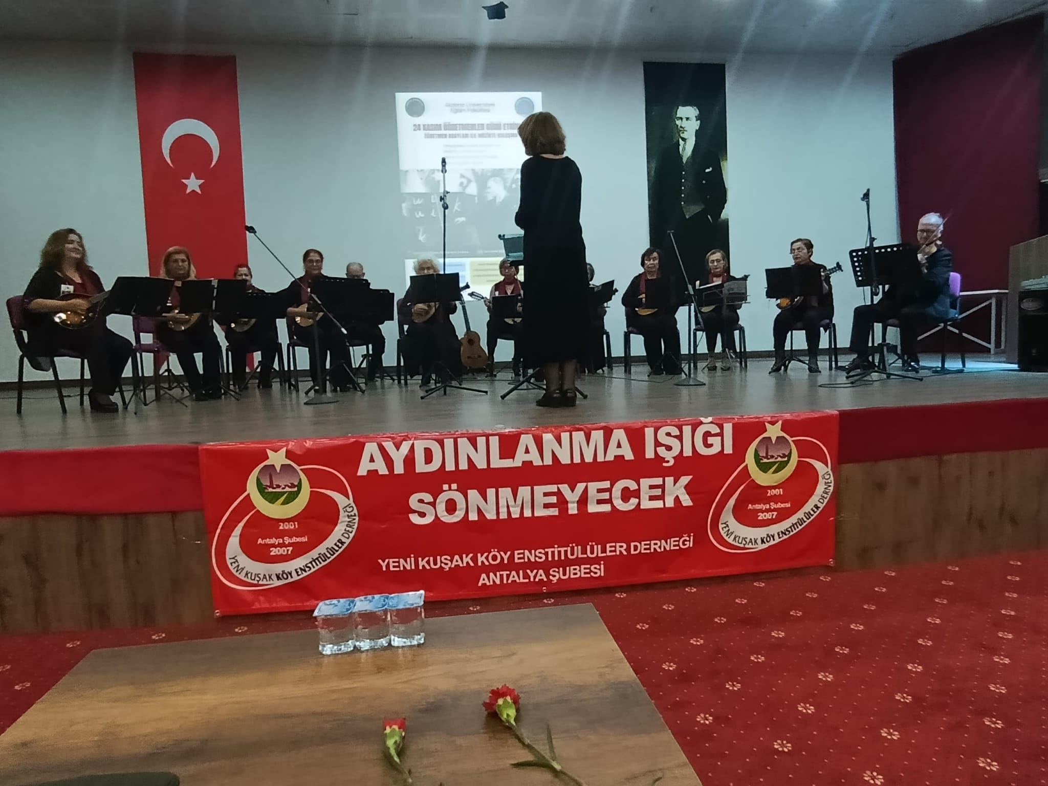 Antalya’da 24 Kasım Öğretmenler Günü Coşkusu: Salon Doldu Taştı - Görsel 4