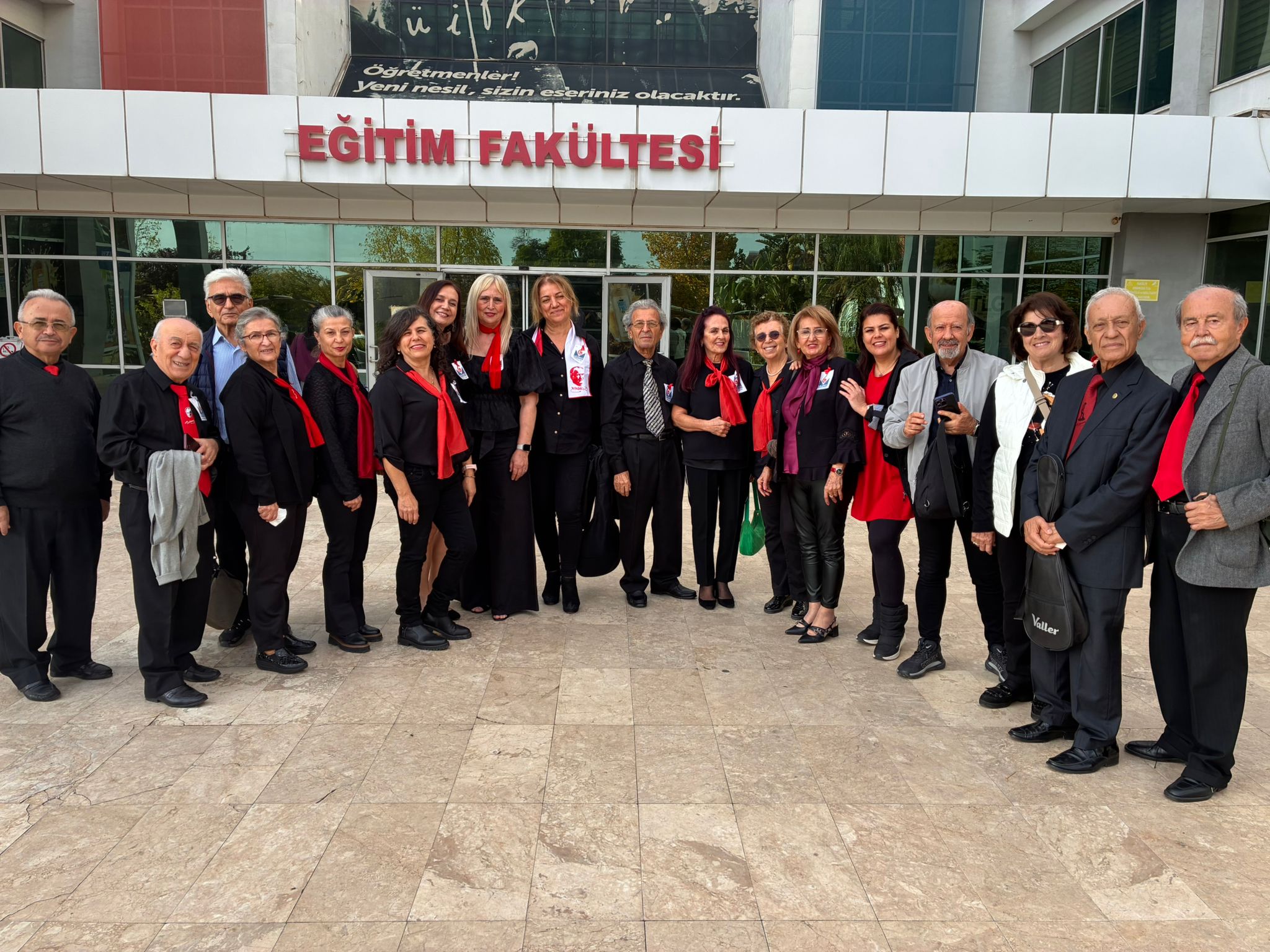 Antalya’da 24 Kasım Öğretmenler Günü Coşkusu: Salon Doldu Taştı - Görsel 7