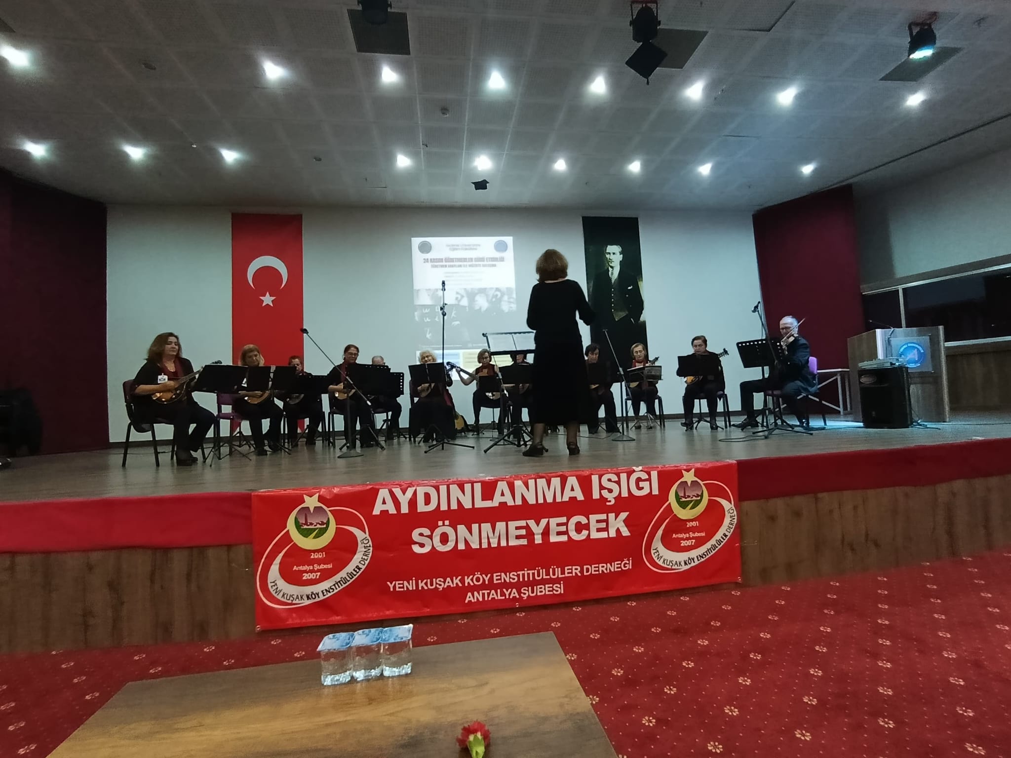 Antalya’da 24 Kasım Öğretmenler Günü Coşkusu: Salon Doldu Taştı - Görsel 8