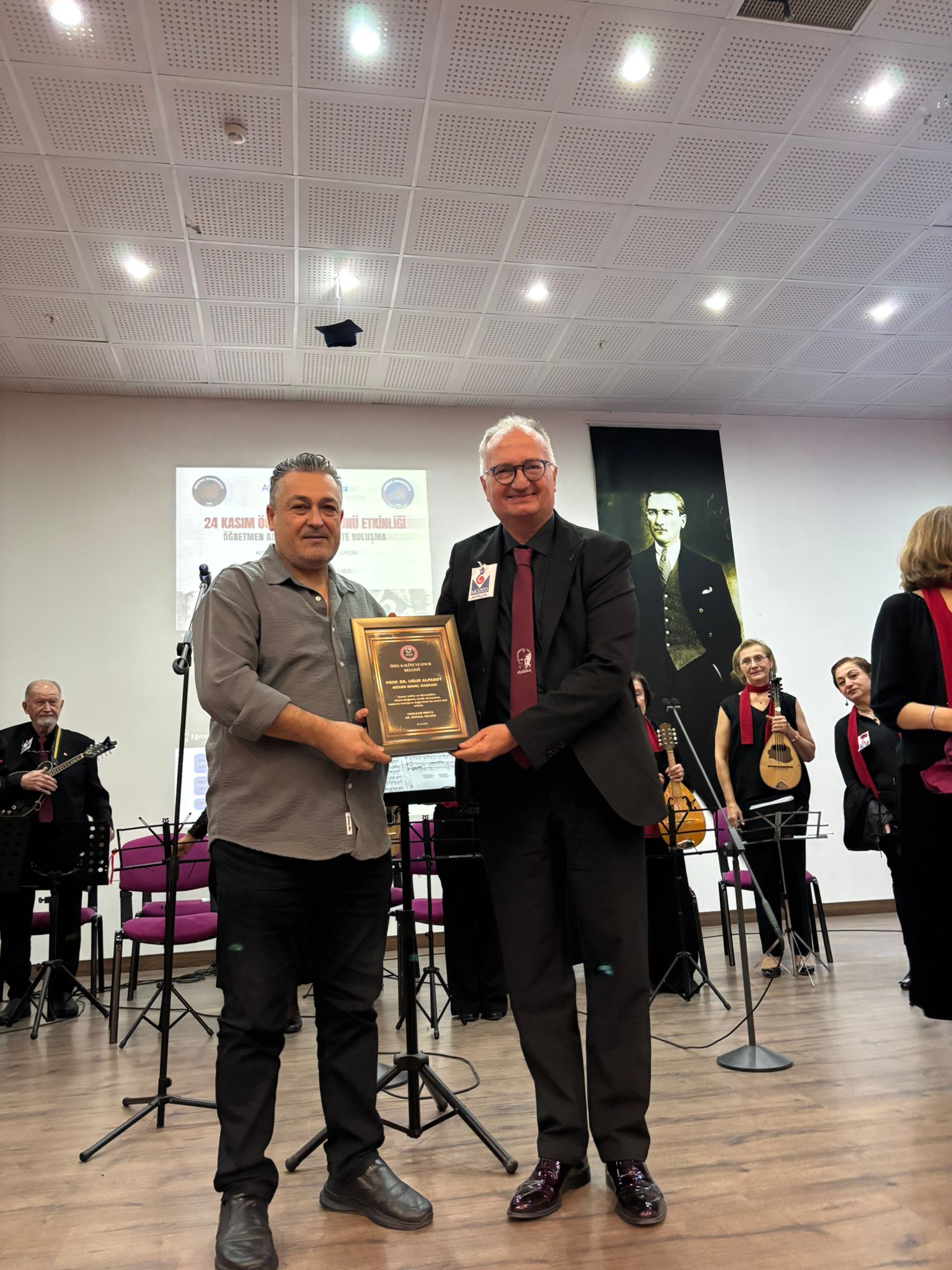 Antalya’da 24 Kasım Öğretmenler Günü Coşkusu: Salon Doldu Taştı - Görsel 10