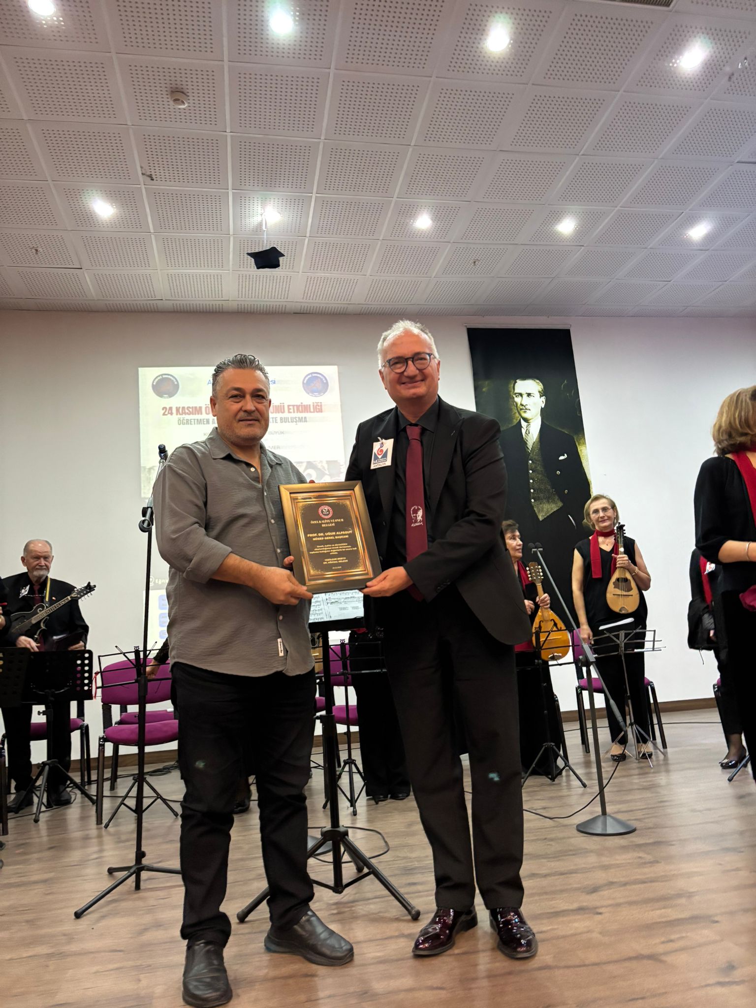 Antalya’da 24 Kasım Öğretmenler Günü Coşkusu: Salon Doldu Taştı - Görsel 11