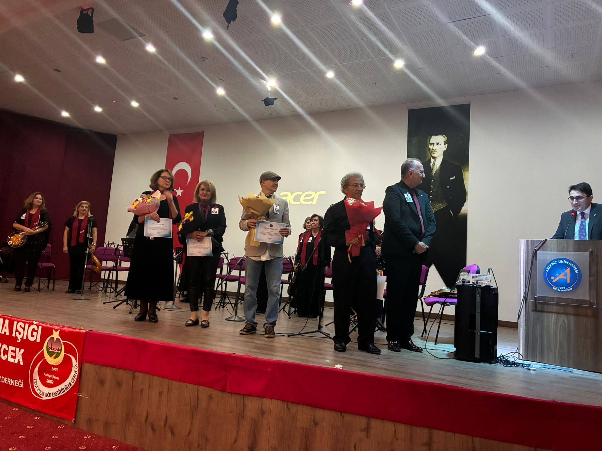 Antalya’da 24 Kasım Öğretmenler Günü Coşkusu: Salon Doldu Taştı - Görsel 14