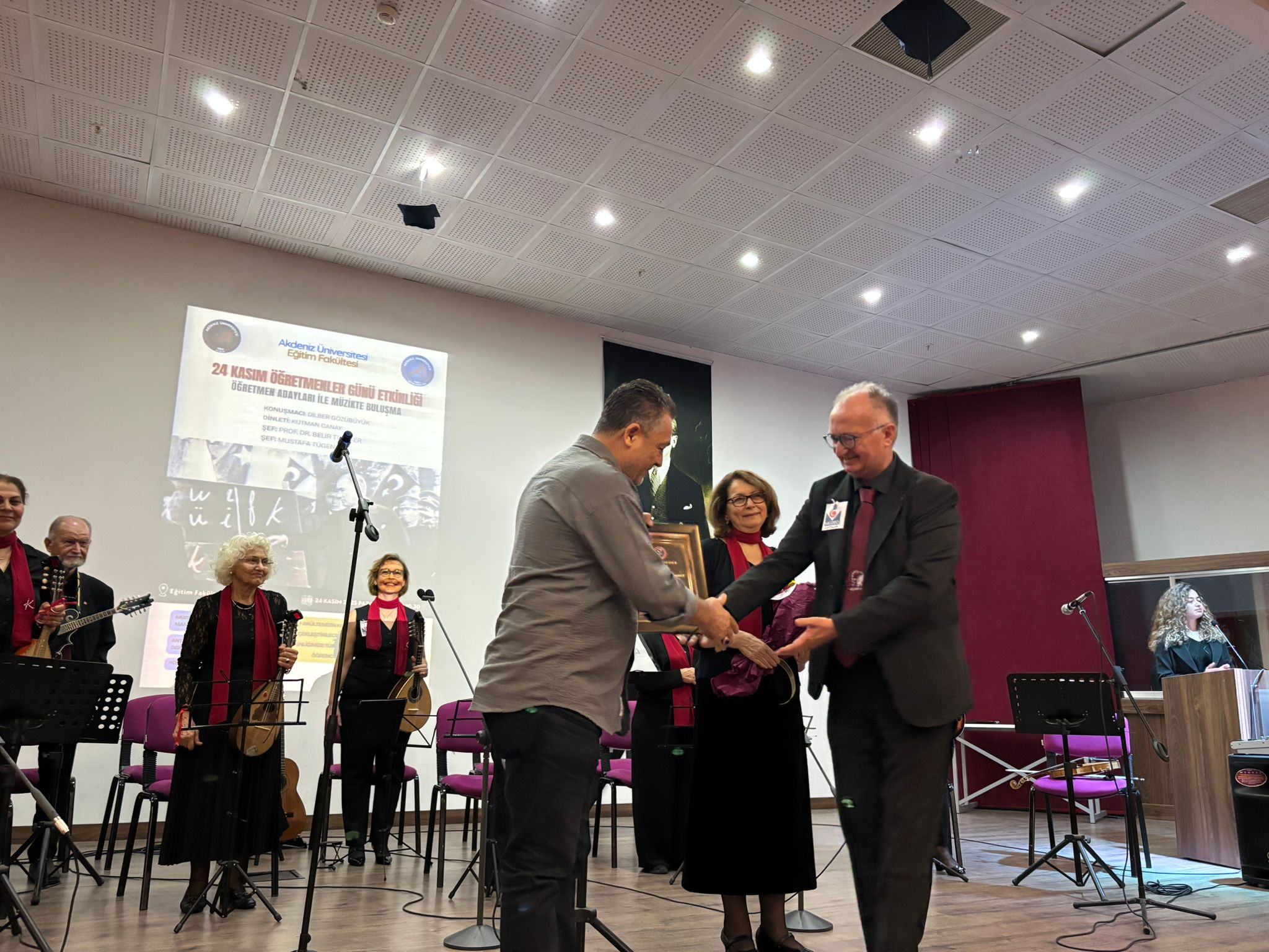 Antalya’da 24 Kasım Öğretmenler Günü Coşkusu: Salon Doldu Taştı - Görsel 15